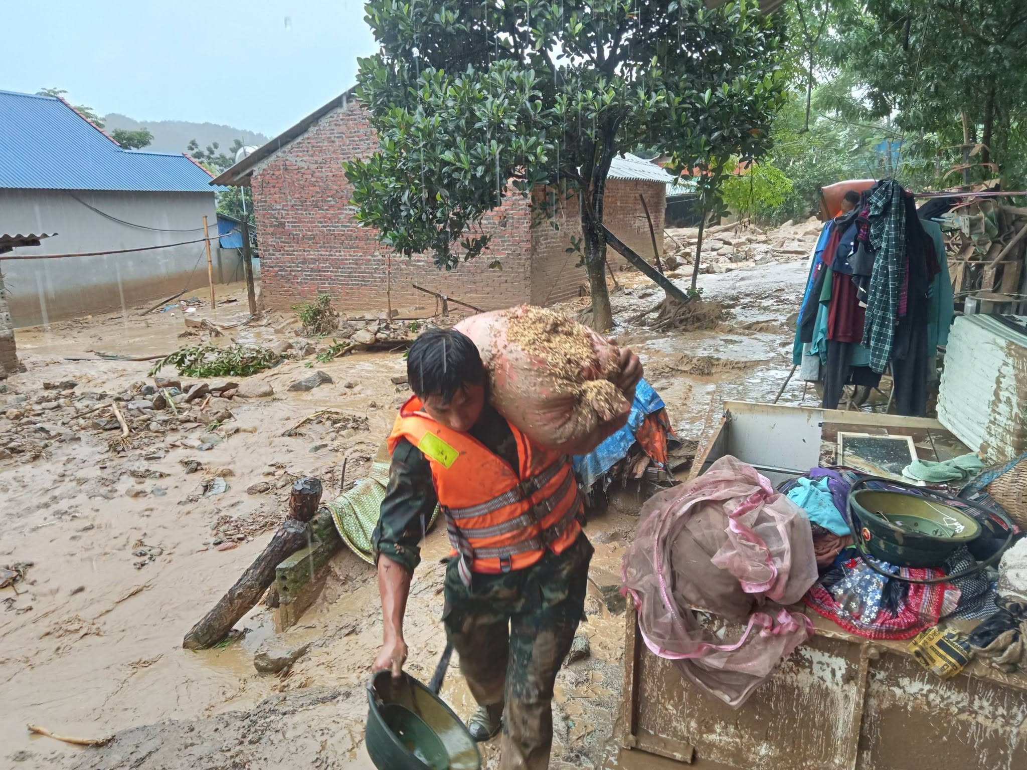 Floods kill 1, leave 6 missing, devastate homes in Vietnam’s Lai Chau- Ảnh 13.