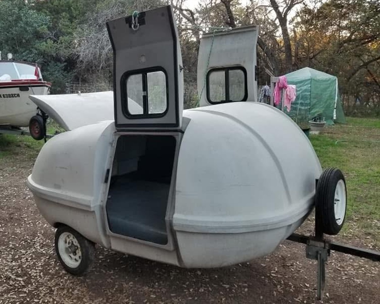 Nhà di động nhẹ hơn cả người, dễ nhấc ra đặt xuống đất thành lều, giá ngang Honda SH - Ảnh 3.