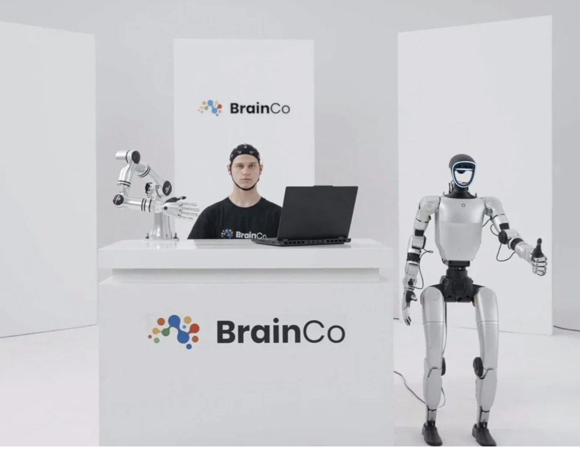 Trung Quốc đẩy mạnh công nghệ kết nối não với robot - Ảnh 1.