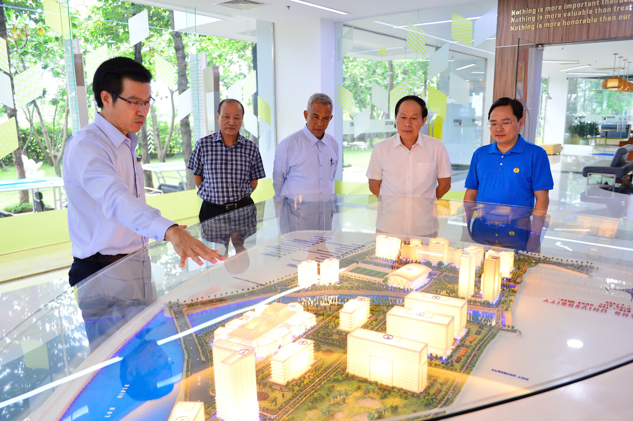 Phó Thủ tướng Lê Tiến Châu dự khán chung kết Giải bóng đá công nhân, viên chức Việt Nam - Ảnh 3.