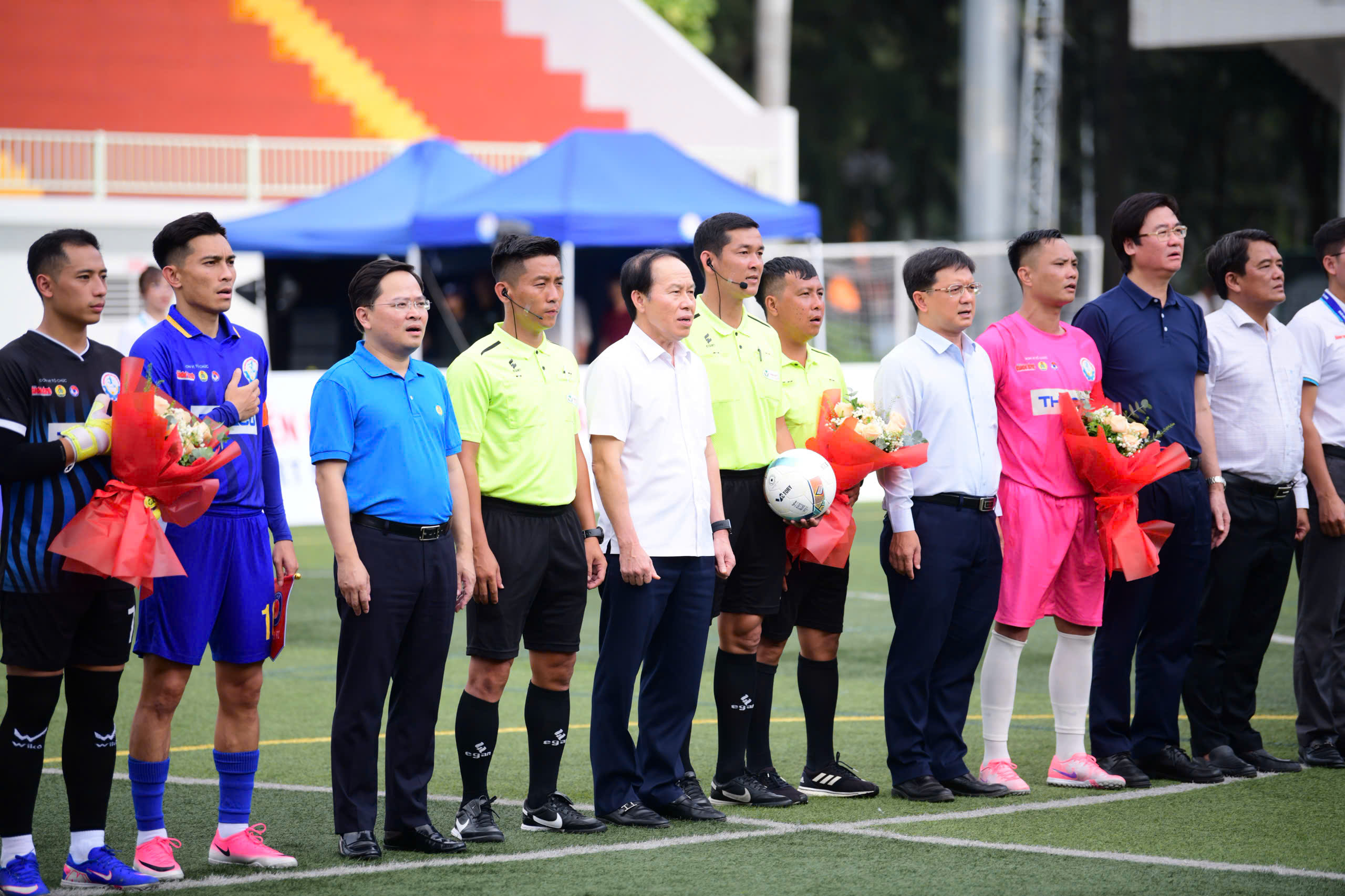 Phó Thủ tướng Lê Tiến Châu dự khán chung kết Giải bóng đá công nhân, viên chức Việt Nam - Ảnh 13.