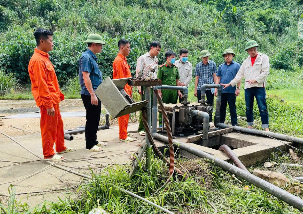 Phó chủ tịch tỉnh Thanh Hóa kiểm tra hiện trường vụ 5 công nhân tử vong - Ảnh 1.