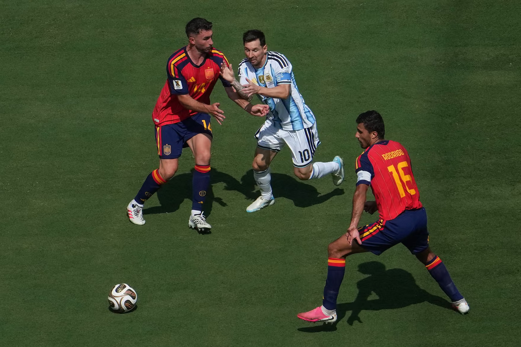 Messi bật khóc, lặng người nhìn Tây Ban Nha vô địch World Cup 2026 - Ảnh 5.
