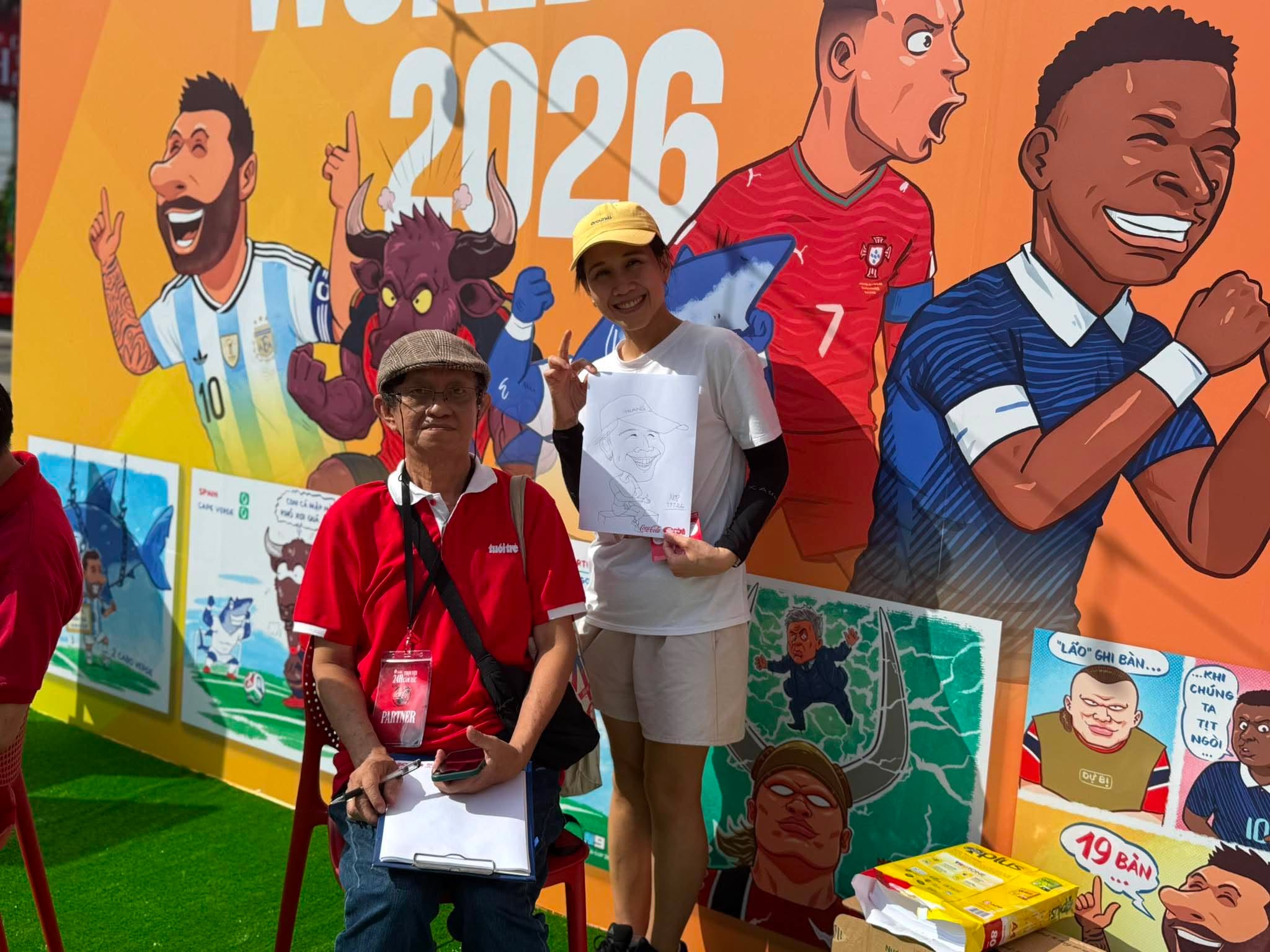 Sự kiện '2 trong 1': vừa xem World Cup, vừa đu dàn 'anh trai' - Ảnh 4.