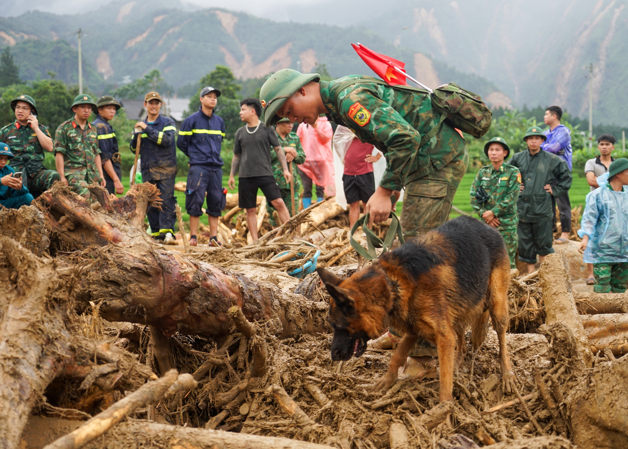 Lũ quét ở Lai Châu: Tìm thấy thi thể bé gái trong gia đình có vợ và hai con bị lũ cuốn - Ảnh 1.