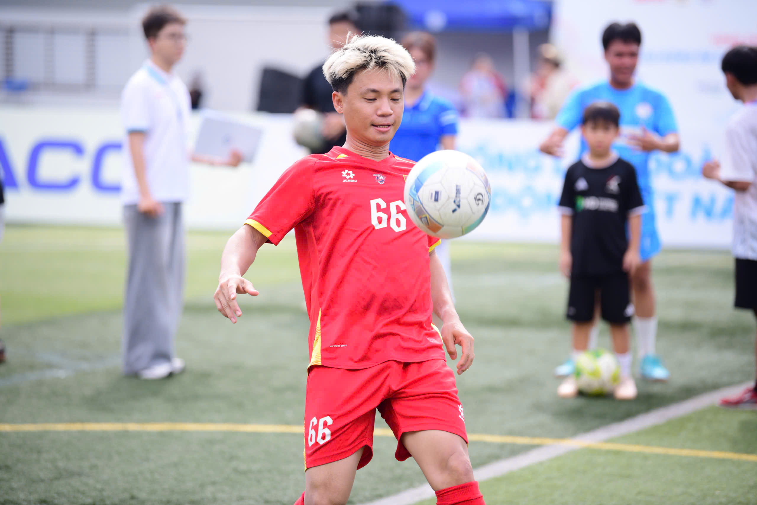 Mãn nhãn cuộc thi tâng bóng tại Giải bóng đá công nhân, viên chức Việt Nam 2026 - Ảnh 2.
