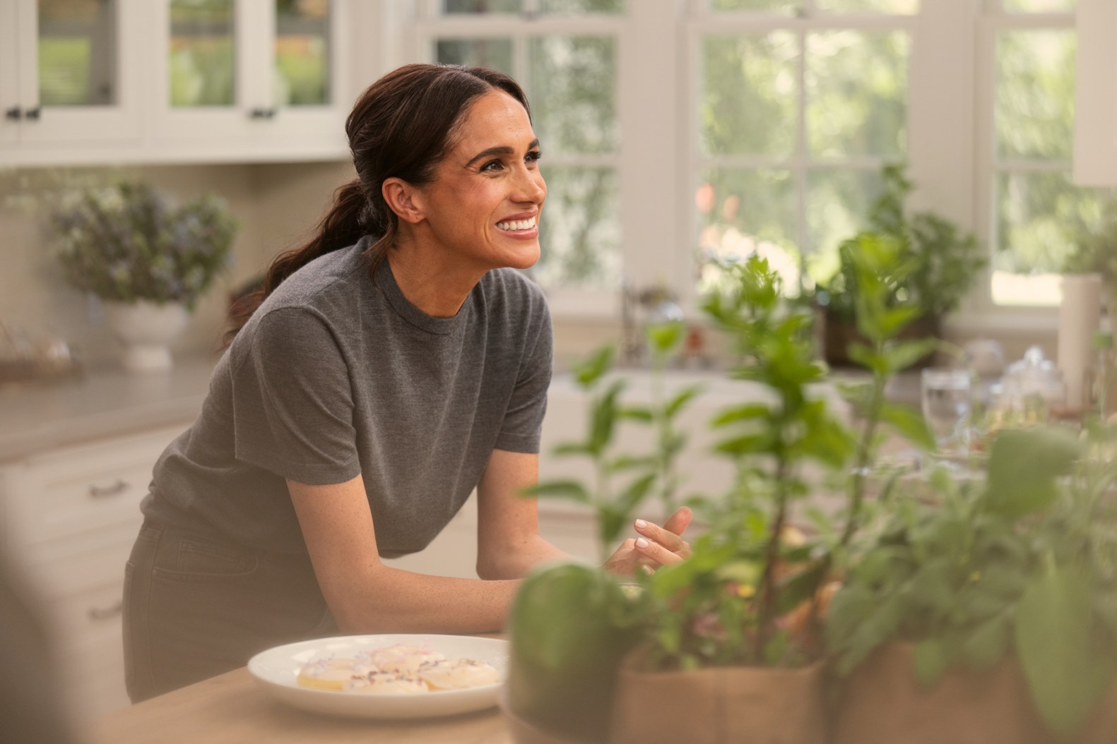 Hoàng tử William, Meghan Markle nhận đề cử Emmy - Ảnh 3.
