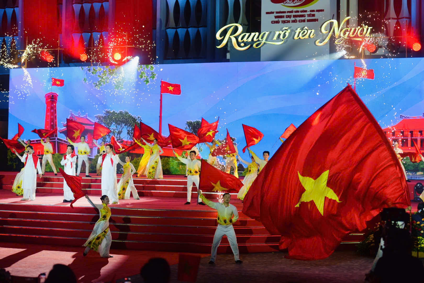 'Rạng rỡ tên Người' kết nối triệu trái tim hướng về thành phố 50 năm mang tên Bác - Ảnh 4.