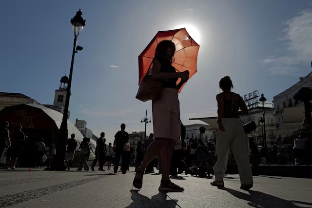Net-zero champion Europe snared by climate change on its doorstep - Ảnh 1.