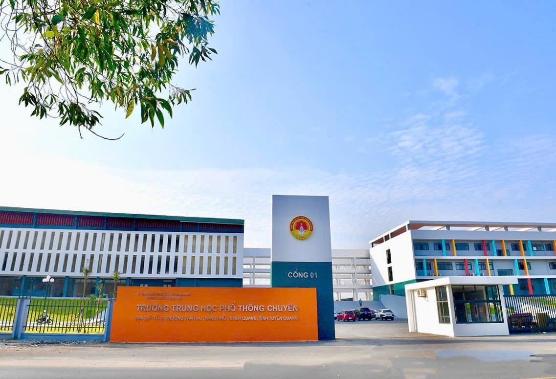 Trường THPT chuyên Tuyên Quang có 147 điểm 10 toán tốt nghiệp - Ảnh 1.