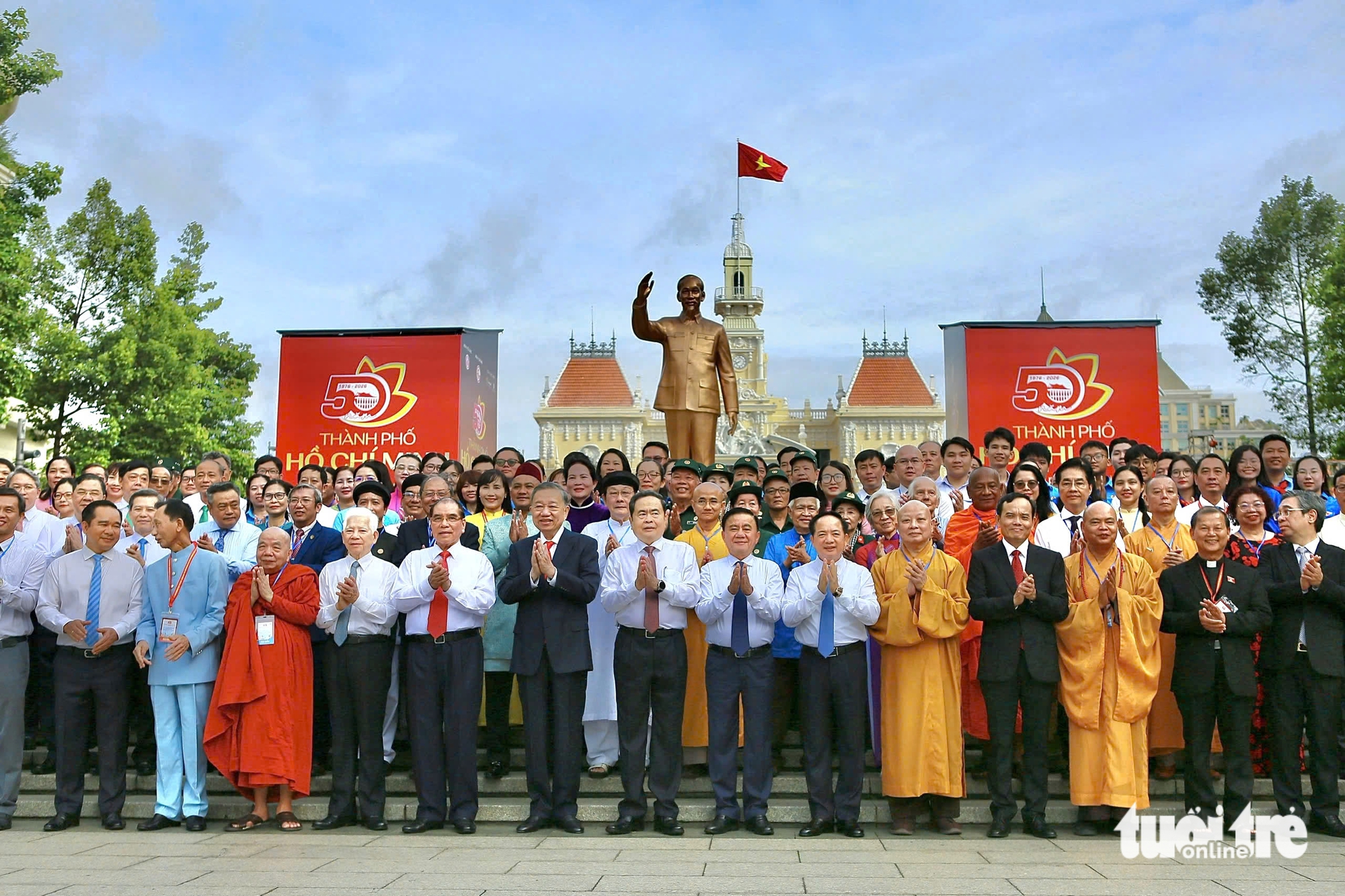 Tổng Bí thư, Chủ tịch nước Tô Lâm dự lễ kỷ niệm 50 năm thành phố Hồ Chí Minh vinh dự mang tên Bác - Ảnh 2.