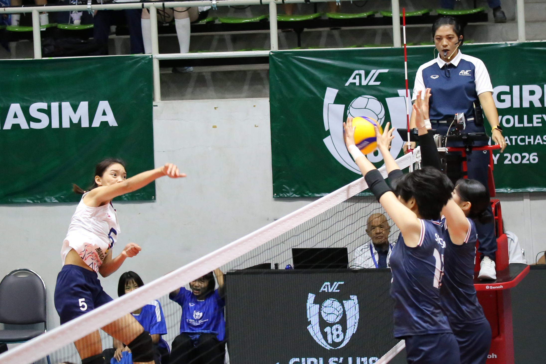 Bóng chuyền nữ U18 Việt Nam thua Hàn Quốc ở giải châu Á - Ảnh 1.