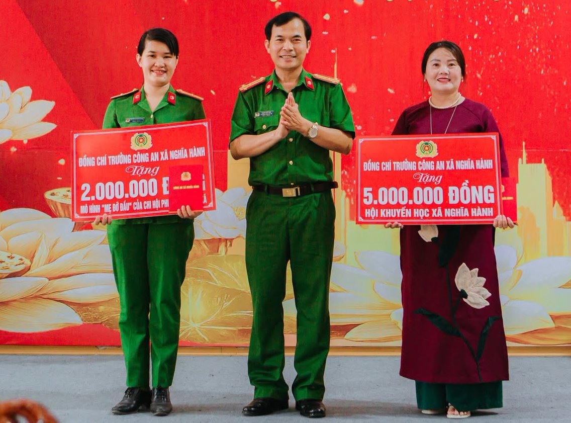 Nhận thưởng, trưởng công an xã trao hết để hỗ trợ học sinh, trẻ em nghèo khó - Ảnh 2.