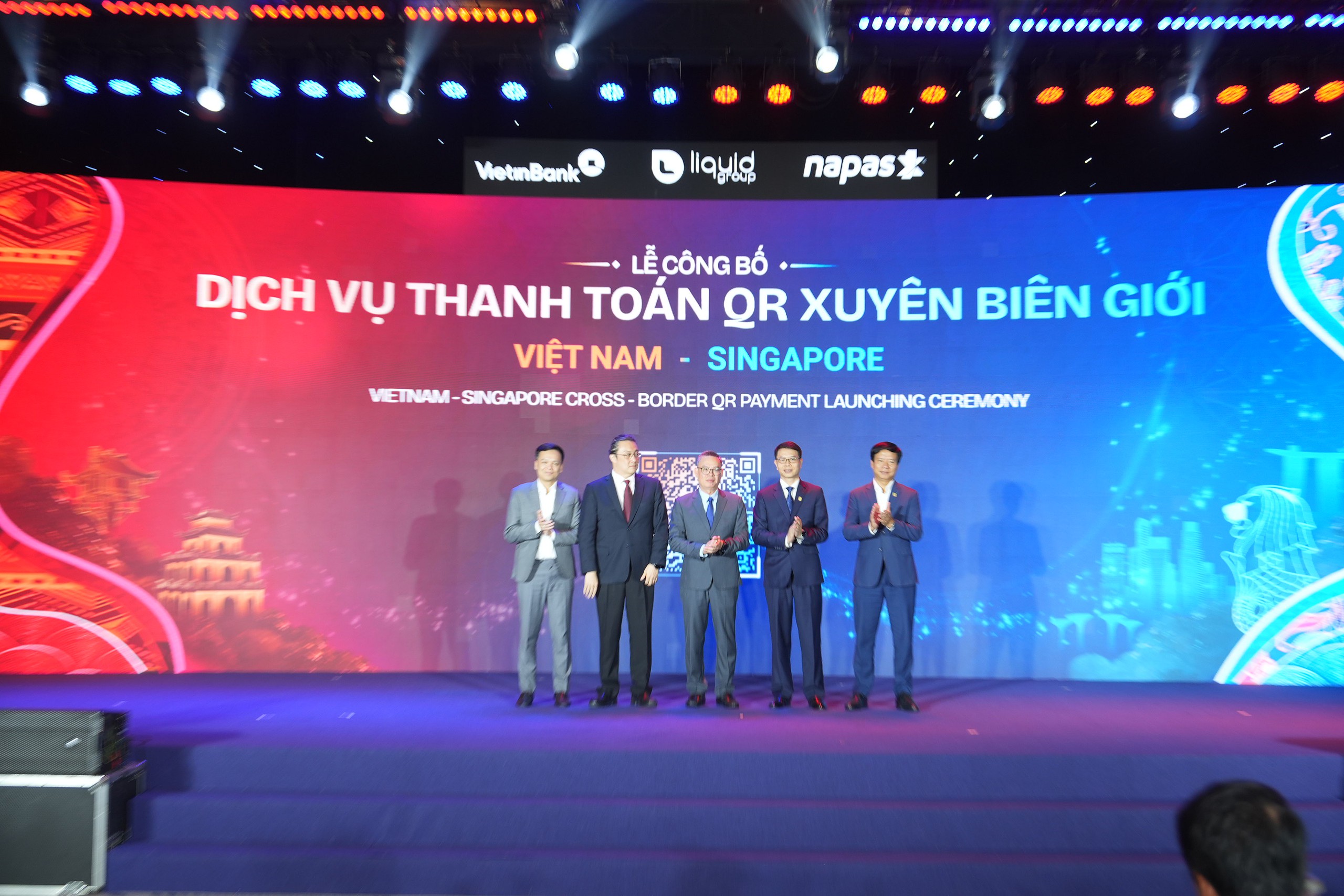 Du khách Singapore đến Việt Nam quét QR thanh toán dễ dàng - Ảnh 2.