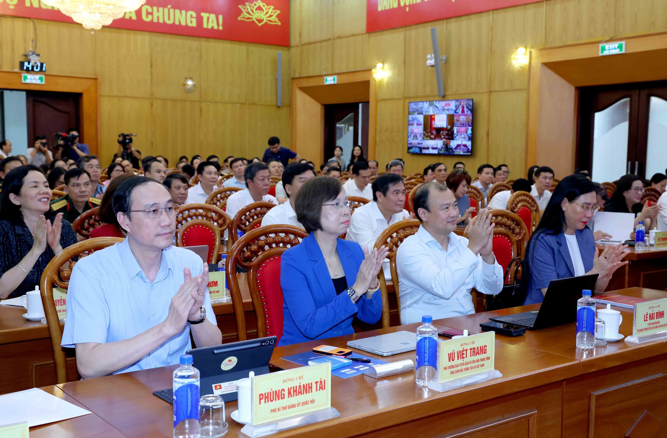 Ông Trịnh Văn Quyết: Tuyên giáo, dân vận phải đi trước mở đường, hiện thực hóa hai mục tiêu chiến lược 100 năm - Ảnh 3.