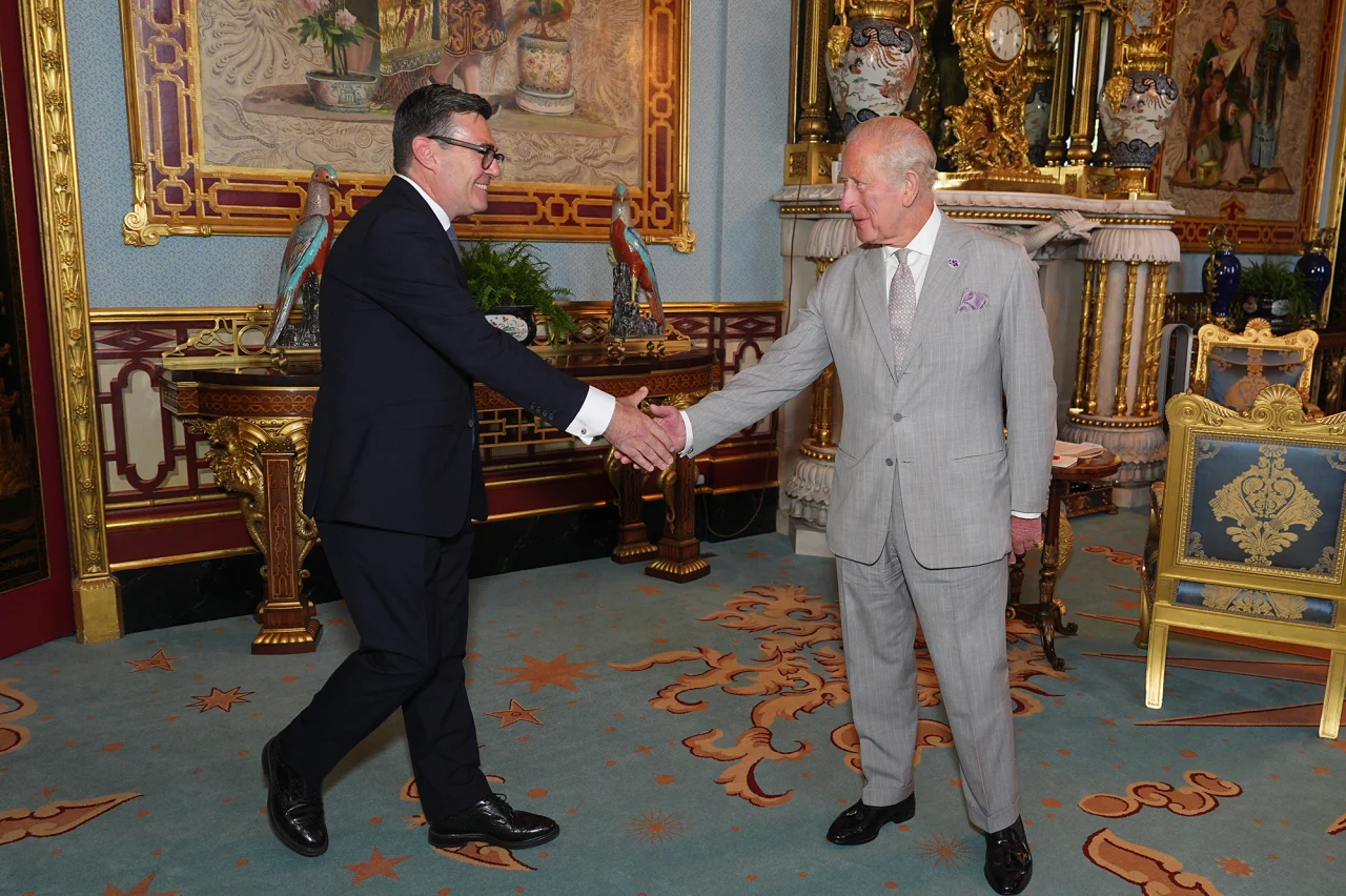 Tân Thủ tướng Anh Andy Burnham phát biểu nhậm chức - Ảnh 1.