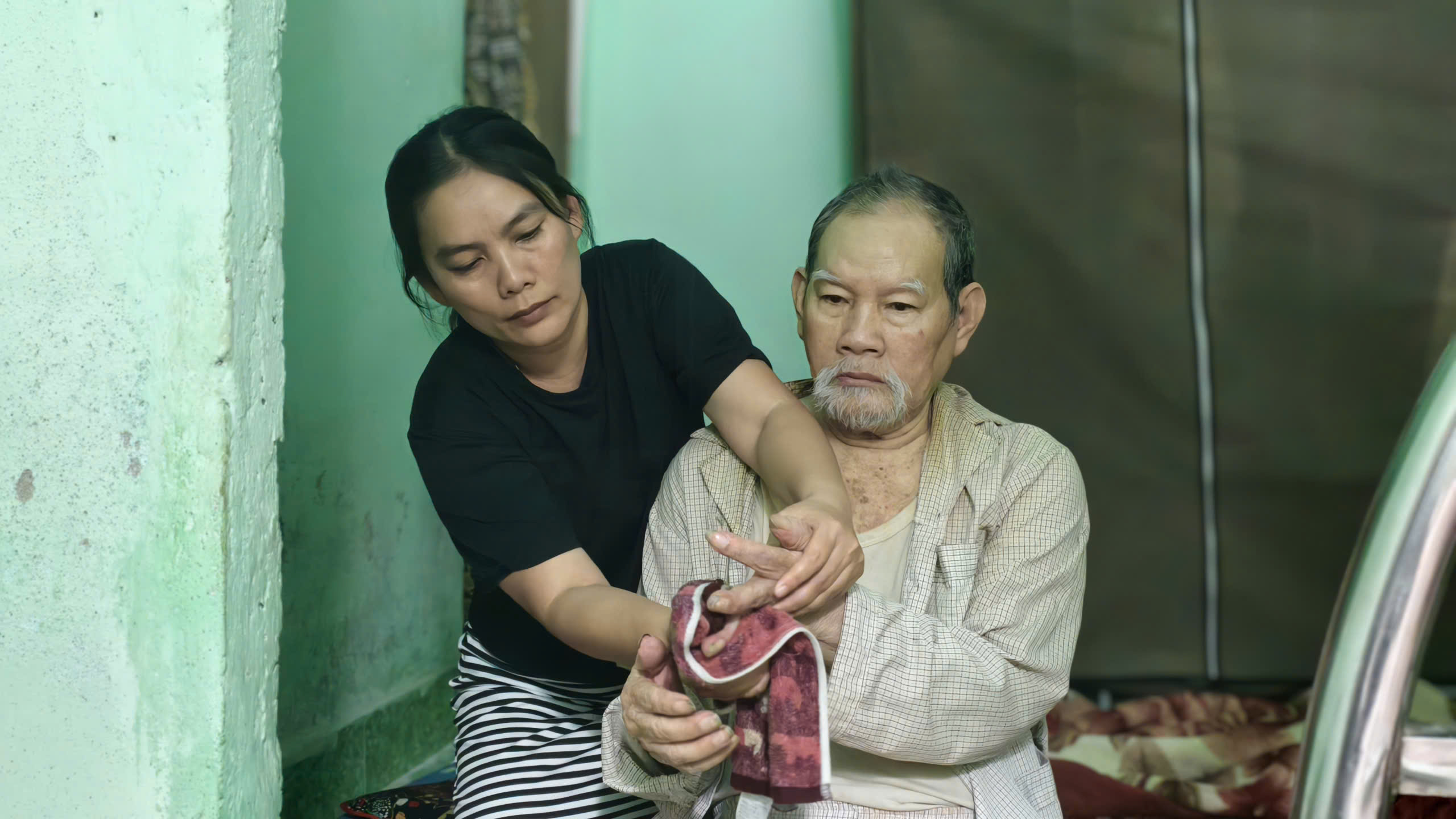 Trúng đấu giá, sống ổn định 7 tháng, vậy mà đi xa về thấy nhà bị người khác chiếm dụng mất - Ảnh 4.
