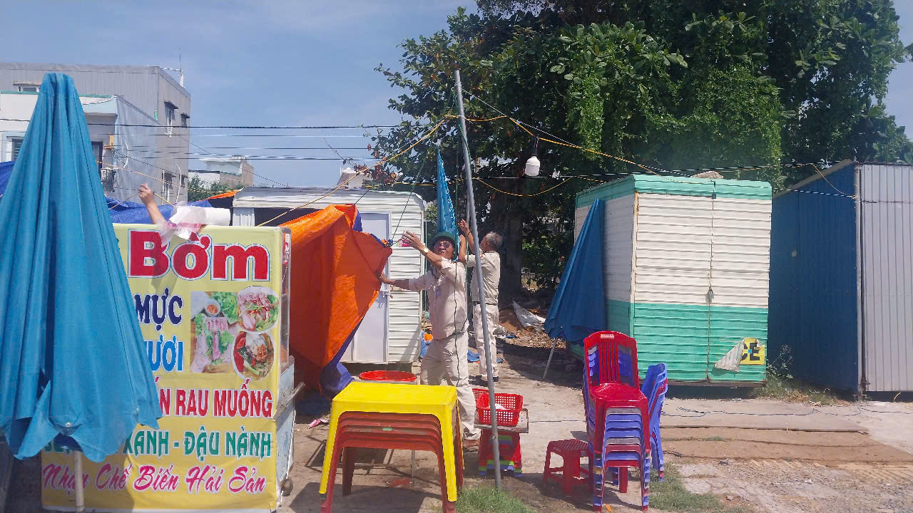Đà Nẵng dẹp điểm ngắm cảnh 'chill chill', hủ tiếu mực lấn vỉa hè và đường lên Sơn Trà - Ảnh 3.