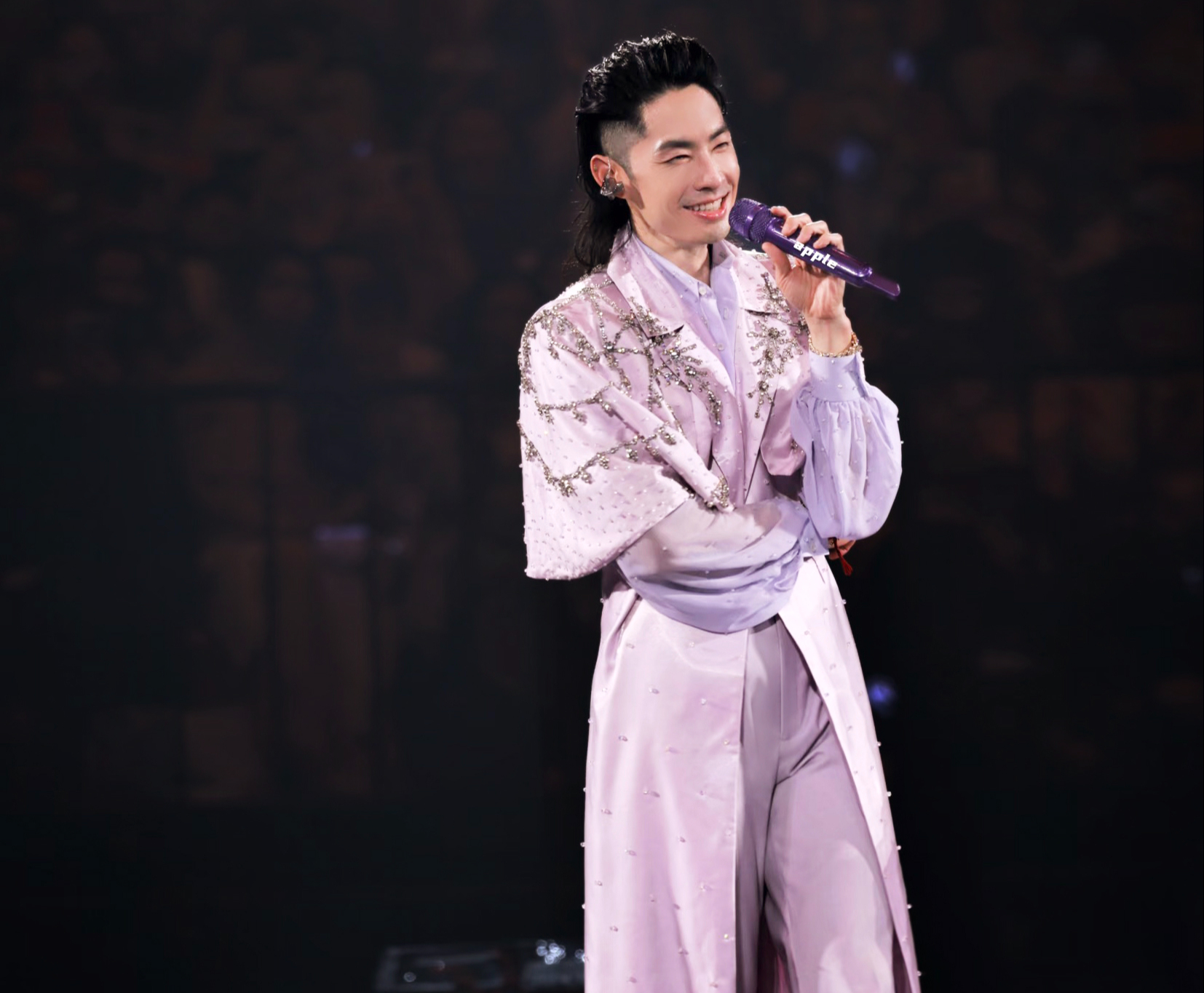 Mỹ nam Vườn sao băng diện thiết kế của Trần Hùng trong tour concert quốc tế - Ảnh 2.