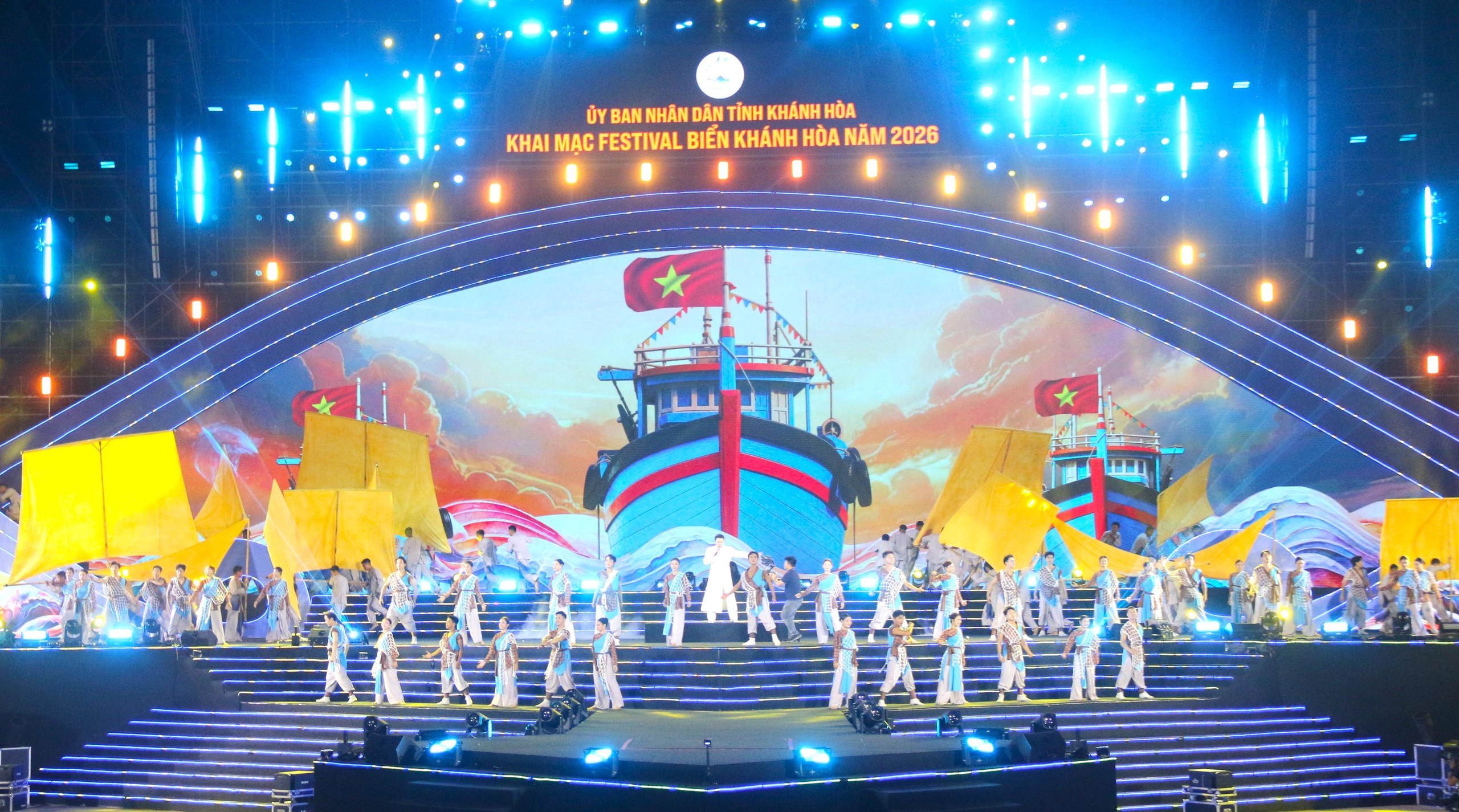 Gần 800.000 lượt khách đến Khánh Hòa trong 3 ngày diễn ra Festival Biển - Ảnh 2.