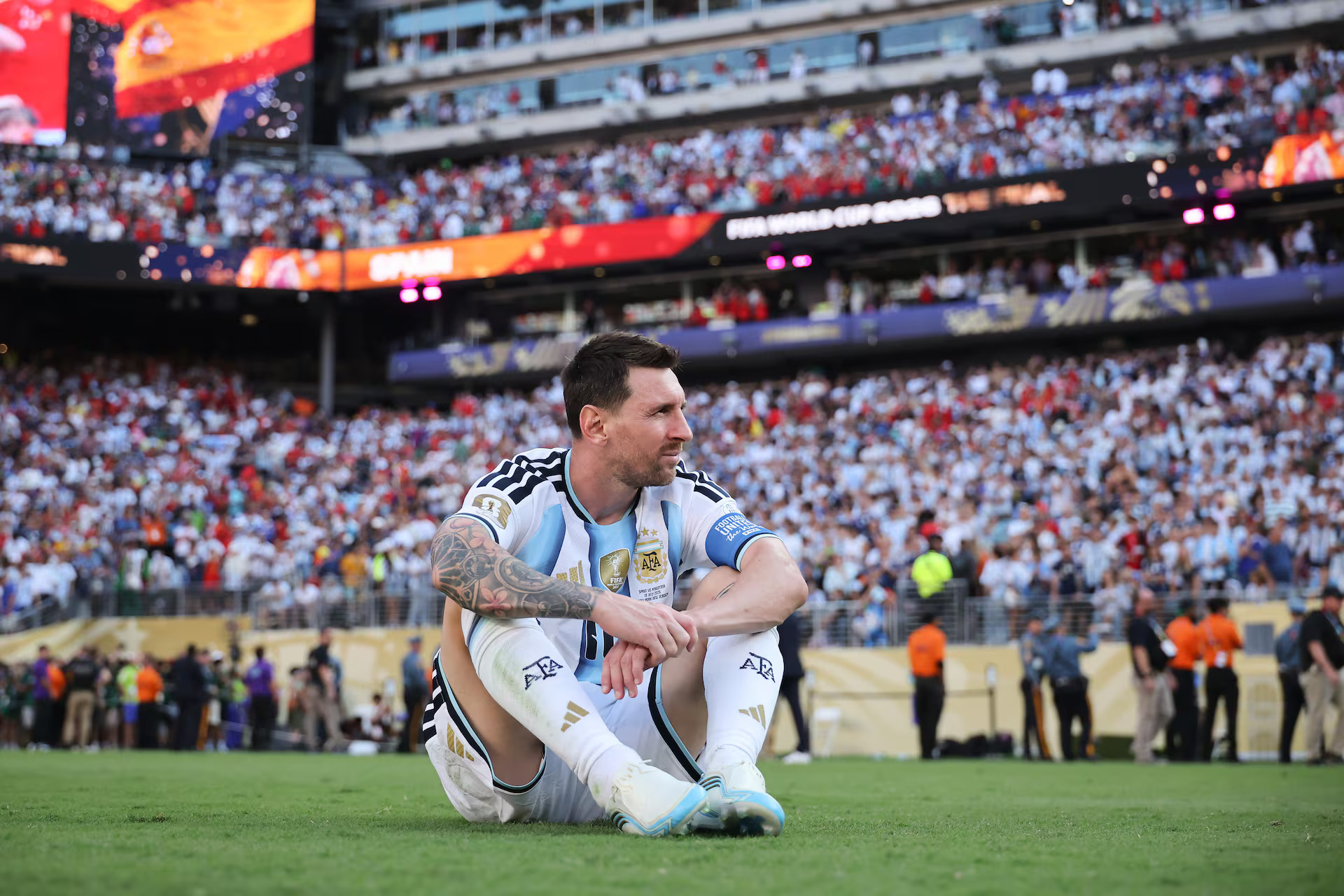 Messi từ chối 'đặc quyền' do Tổng thống Argentina trao, vẫn giữ im lặng - Ảnh 1.