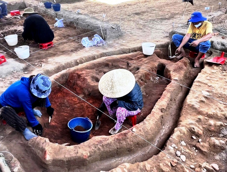Phát hiện ba lò nung gần 2.000 năm tuổi ở thành cổ Châu Sa - Ảnh 1.