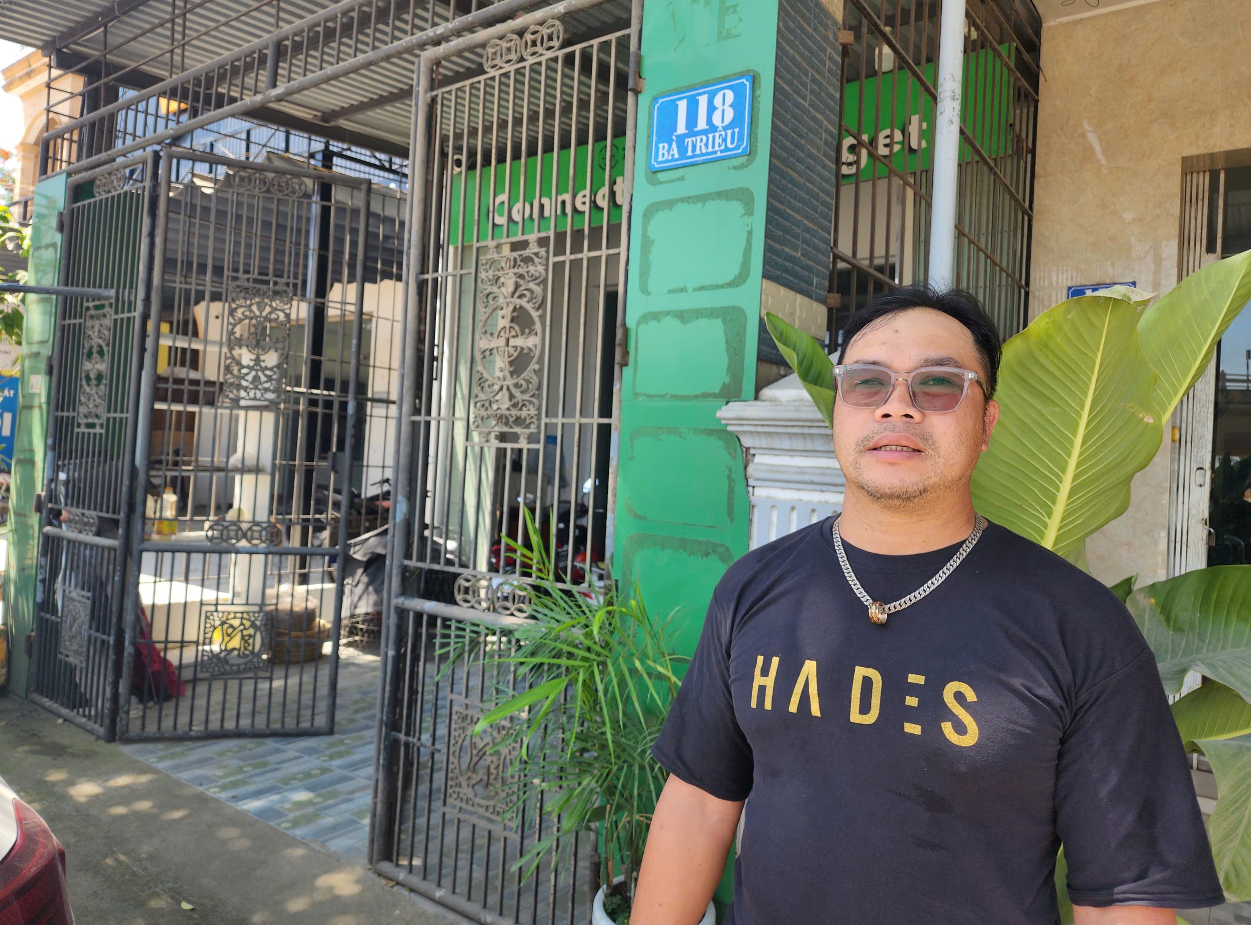 Trúng đấu giá, sống ổn định 7 tháng, vậy mà đi xa về thấy nhà bị người khác chiếm dụng mất - Ảnh 2.