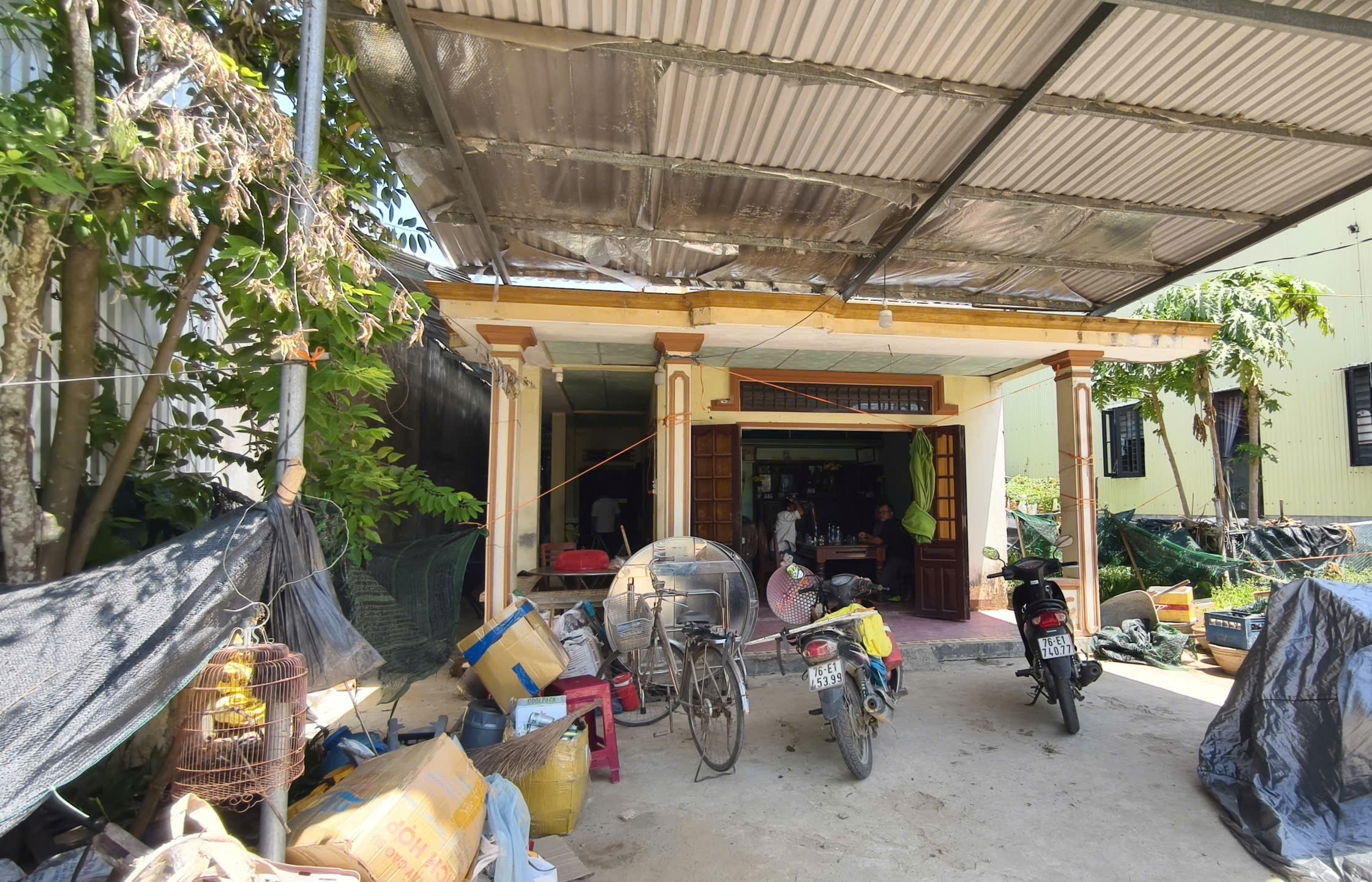 Trúng đấu giá, sống ổn định 7 tháng, vậy mà đi xa về thấy nhà bị người khác chiếm dụng mất - Ảnh 3.