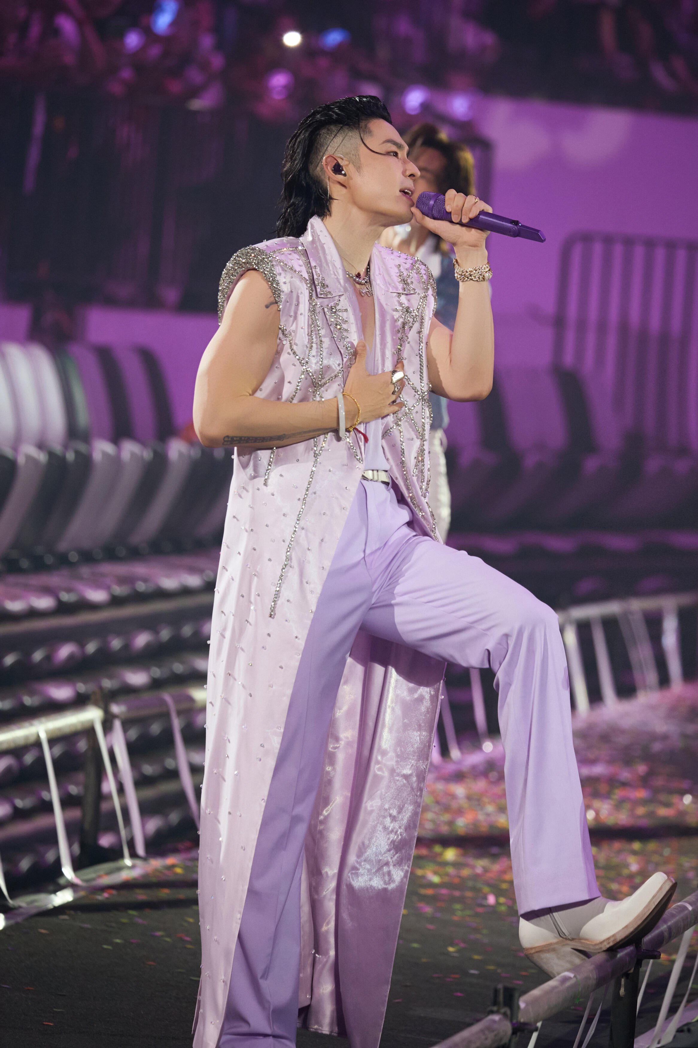 Mỹ nam Vườn sao băng diện thiết kế của Trần Hùng trong tour concert quốc tế - Ảnh 5.