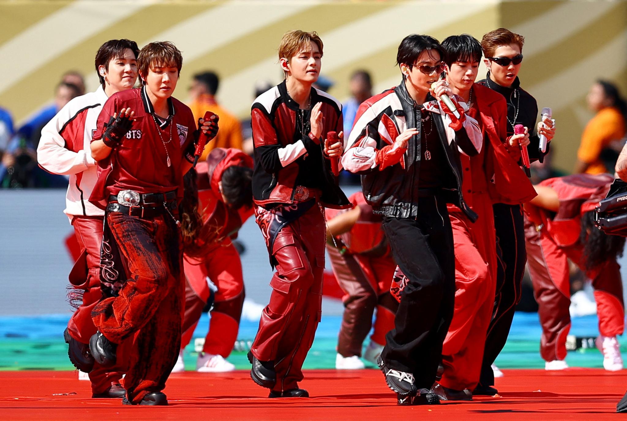 BTS 'lội ngược dòng' nhờ chung kết World Cup - Ảnh 3.
