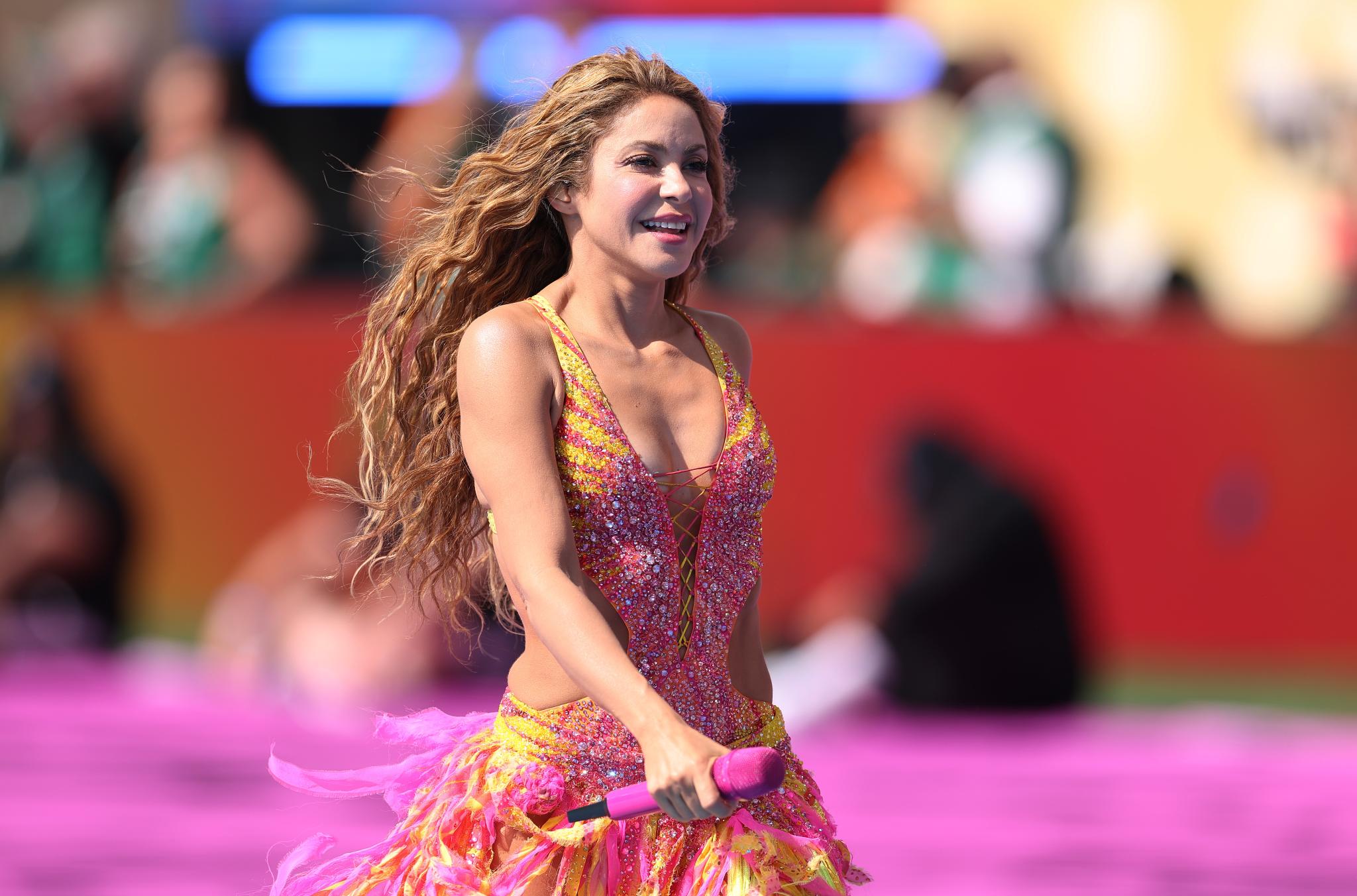 Shakira khoe ảnh hậu trường World Cup với David Beckham, BTS - Ảnh 6.