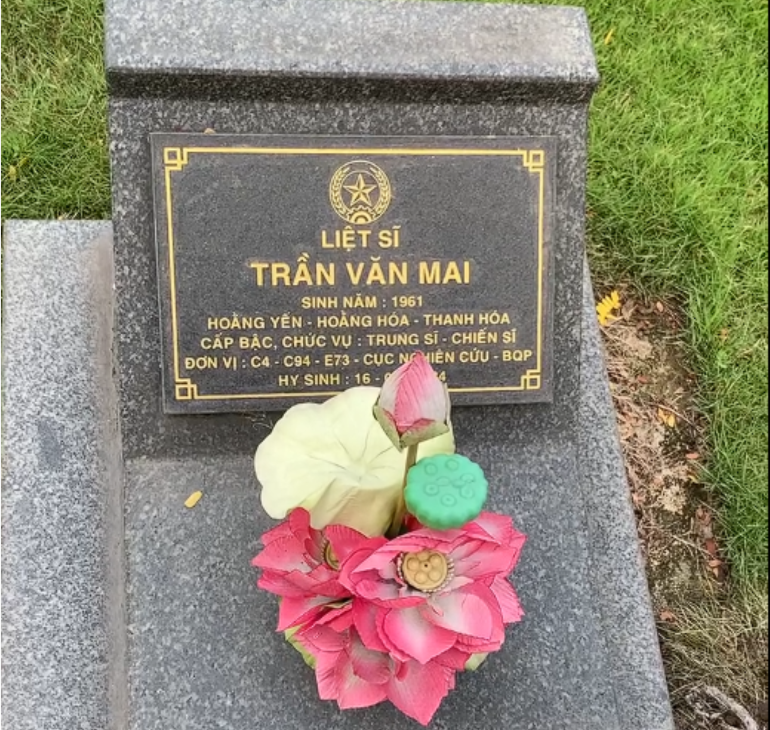 Tìm mộ liệt sĩ Trần Văn Mai: Cuộc đoàn tụ 42 năm đầy cảm xúc - Ảnh 6.