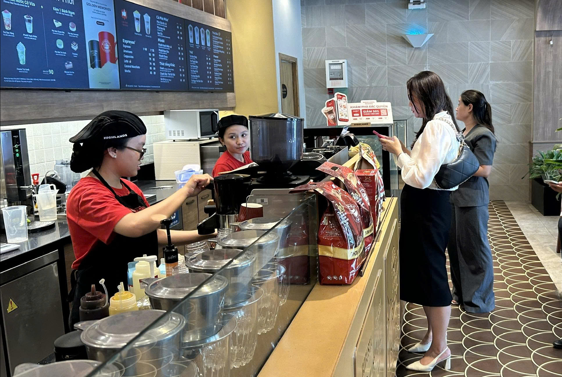 Thị trường TP.HCM 21-7: Giá cà phê Arabica lại tăng nóng, nông sản đặc sản tham gia thị trường bánh trung thu - Ảnh 1.