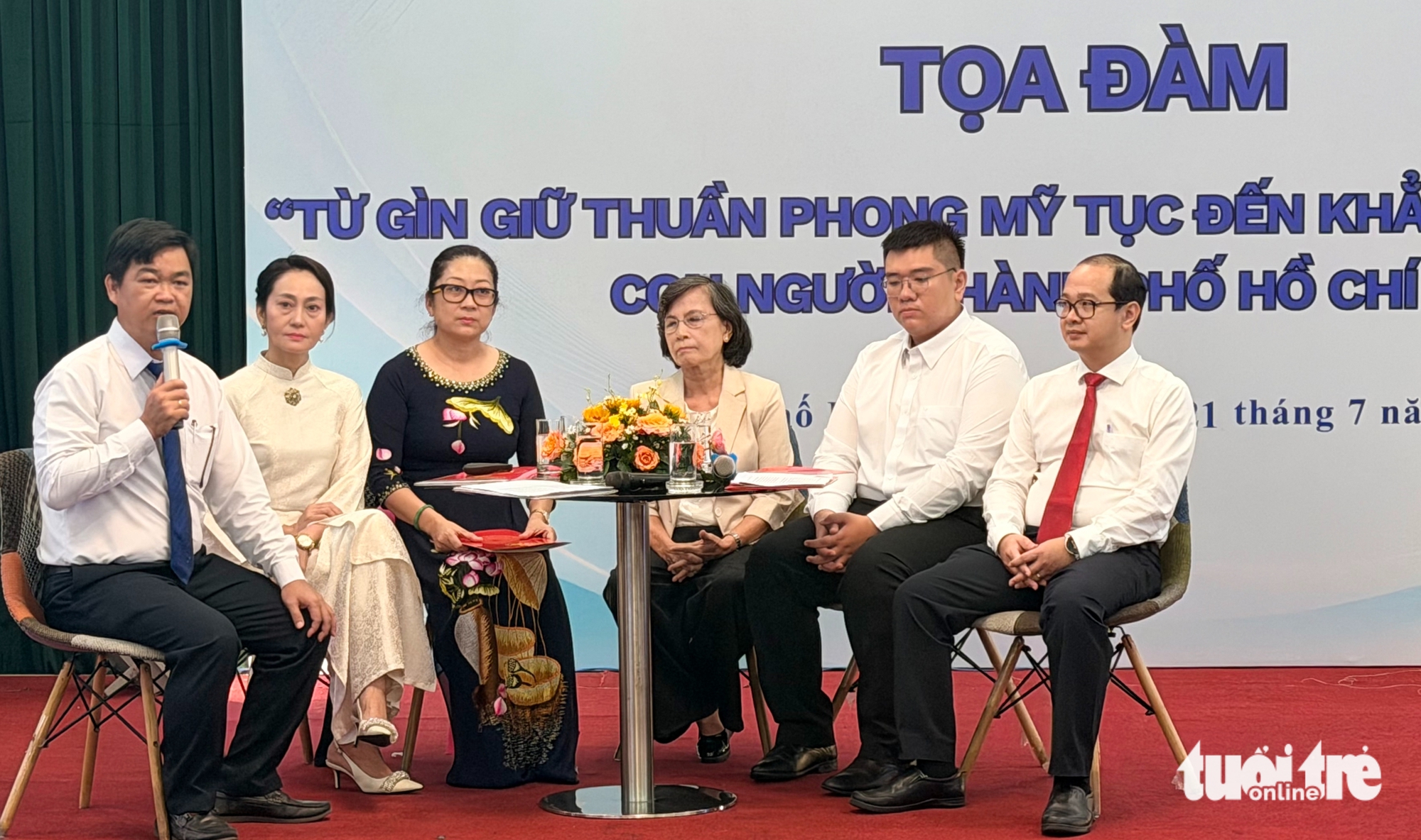 Xây dựng hệ giá trị con người TP.HCM: Không chỉ dừng ở giữ gìn thuần phong mỹ tục - Ảnh 1.
