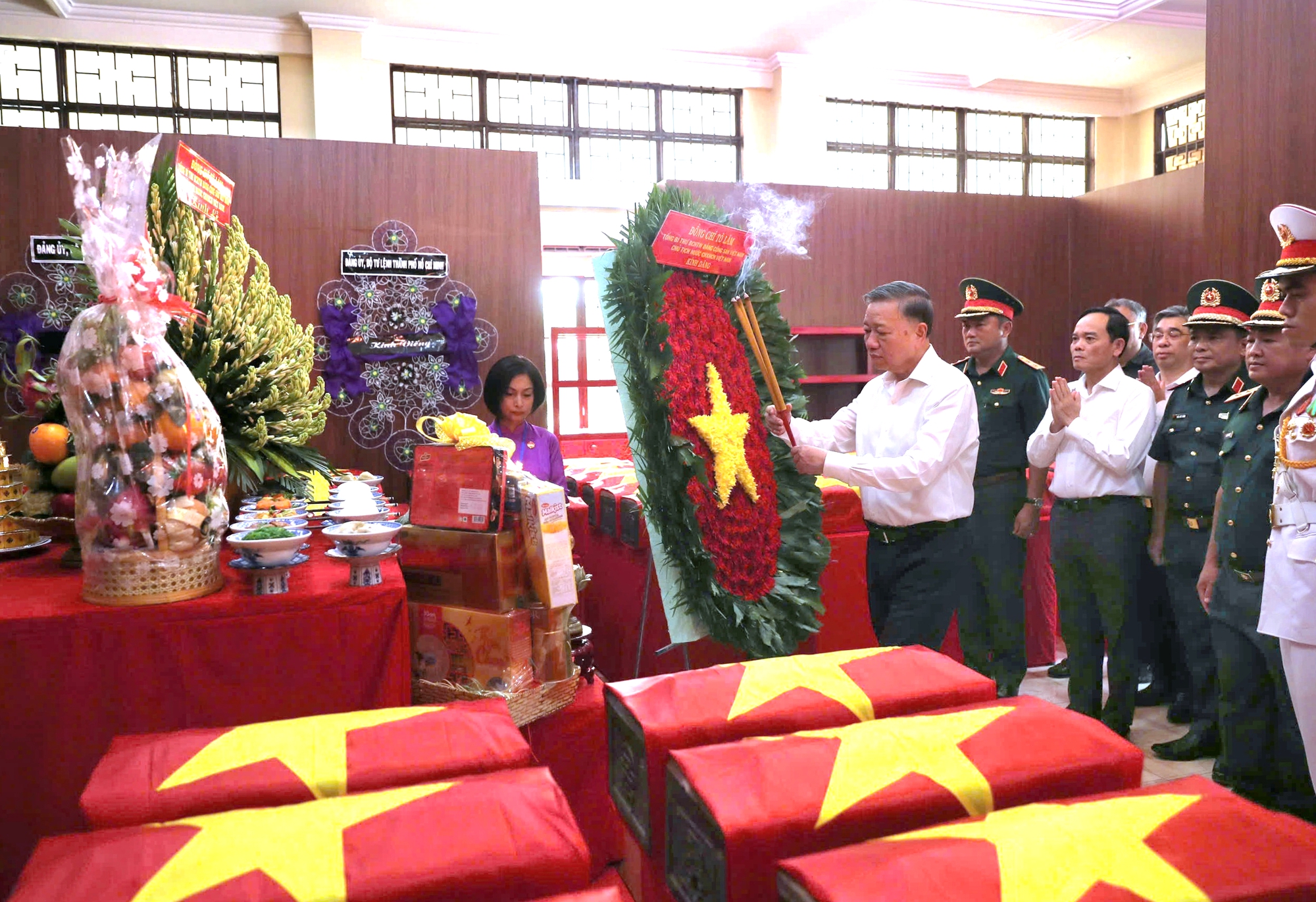 Tọa đàm - cầu truyền hình Tìm lại tên anh: Món nợ ân tình của thế hệ hôm nay với các anh hùng liệt sĩ - Ảnh 1.