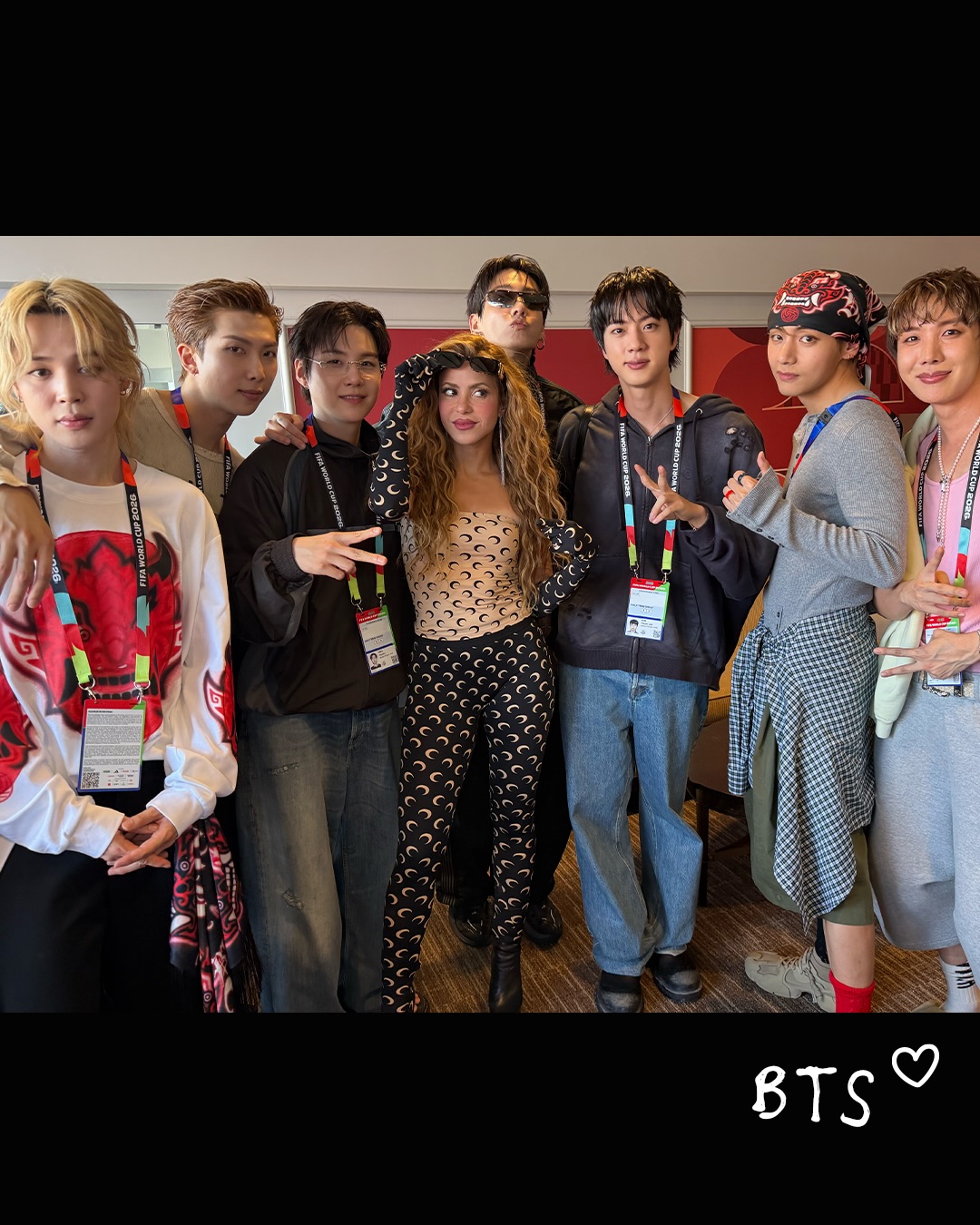 Shakira khoe ảnh hậu trường World Cup với David Beckham, BTS - Ảnh 4.