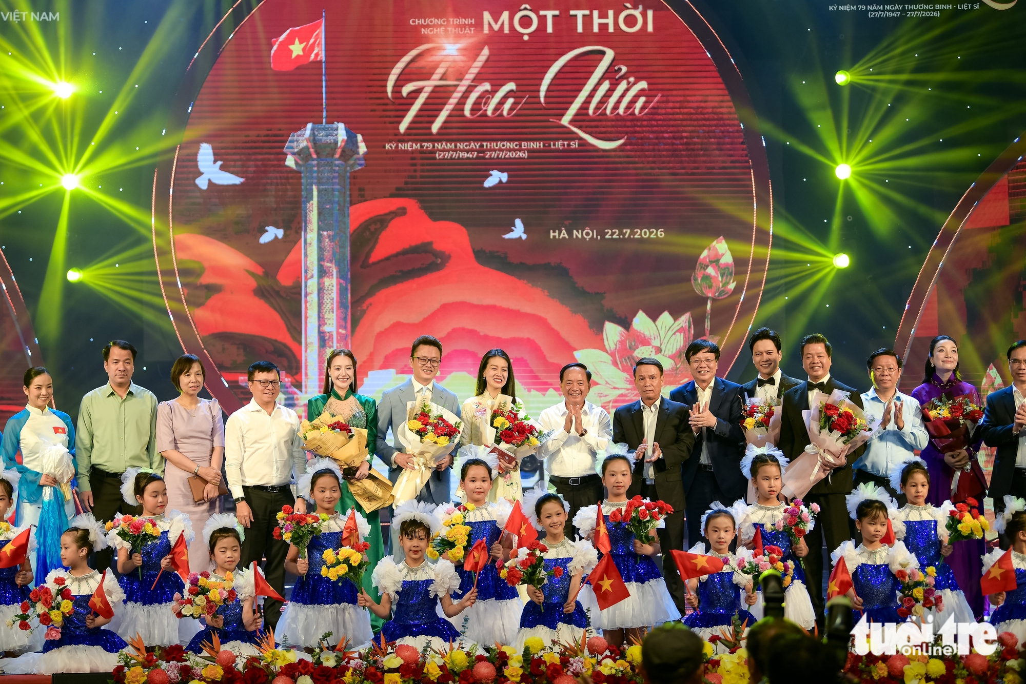 Thanh Lam hát Màu hoa đỏ, Hòa Minzy hát Nỗi đau giữa hòa bình tưởng nhớ Một thời hoa lửa - Ảnh 12.