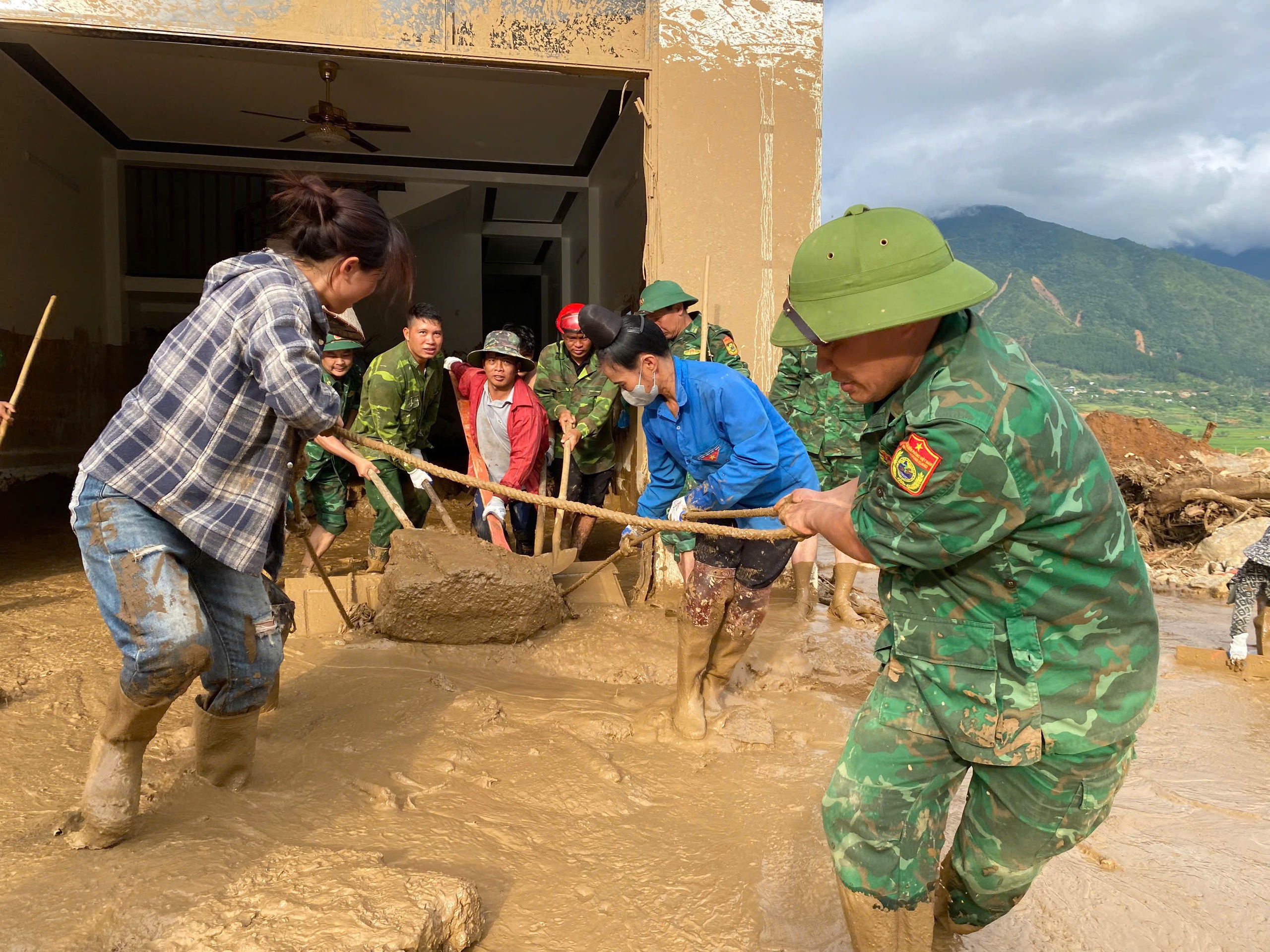 Miền Bắc mưa lớn trở lại, có nơi trên 300mm - Ảnh 1.