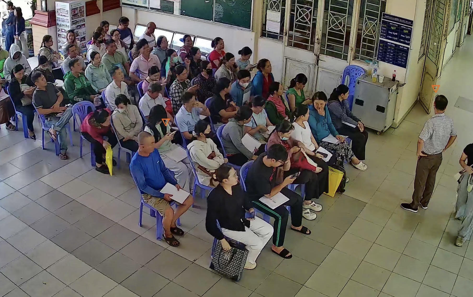 Ngày đầu tuyển bổ sung lớp 10: Có trường hồ sơ nhiều hơn dự kiến - Ảnh 3.