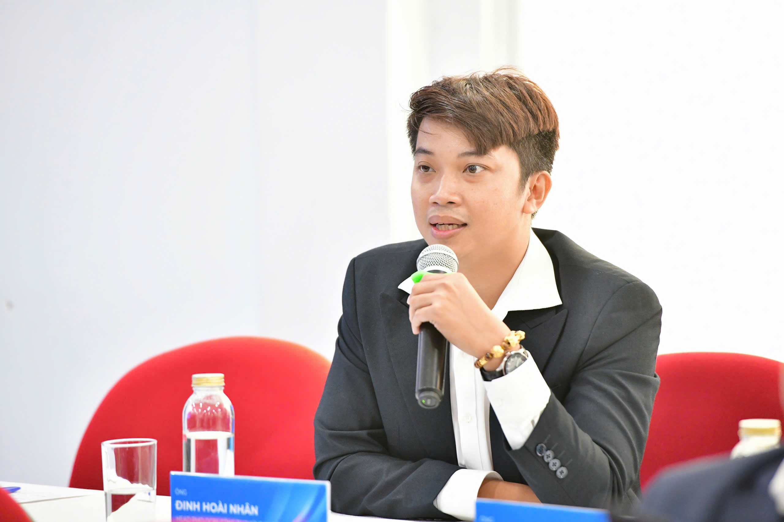 Chuyên gia cảnh báo 'con dao 2 lưỡi' AI trong đầu tư chứng khoán - Ảnh 3.