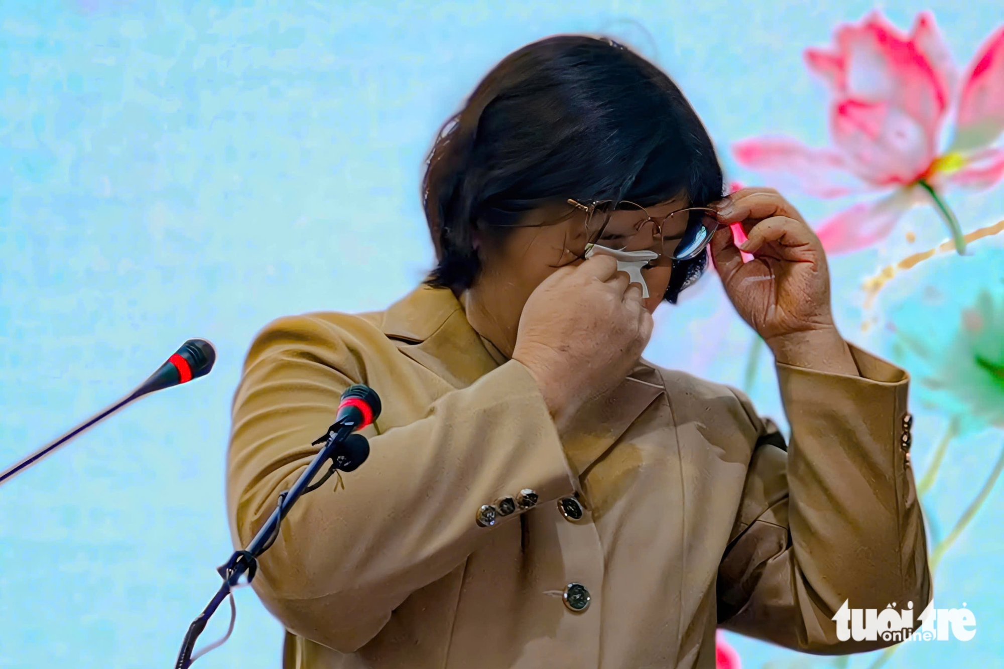 Những bức ảnh liệt sĩ ố màu thời gian sống lại, 'vui sao nước mắt lại trào' sau nhiều năm hoà bình - Ảnh 5.