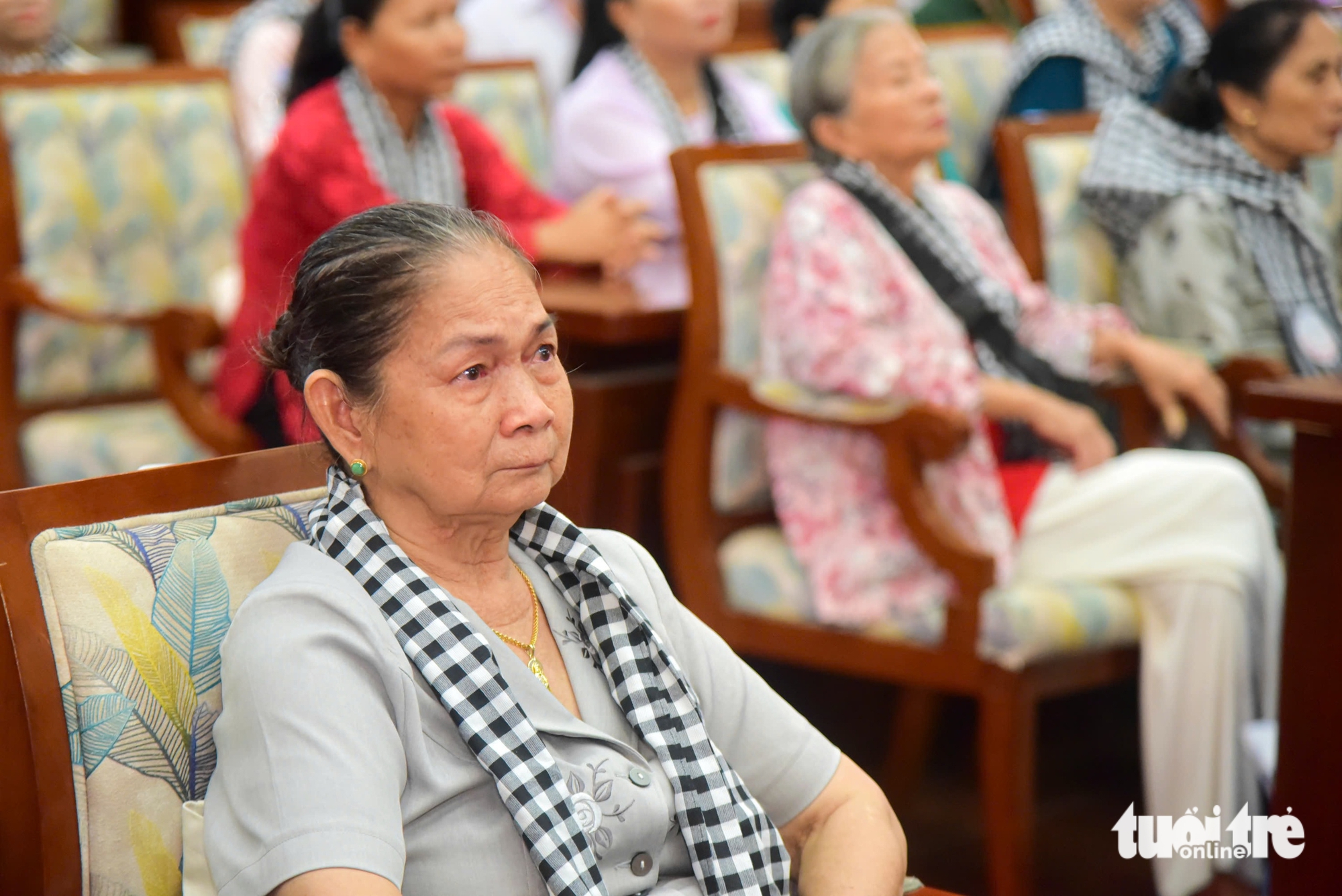 Những bức ảnh liệt sĩ ố màu thời gian sống lại, 'vui sao nước mắt lại trào' sau nhiều năm hoà bình - Ảnh 10.