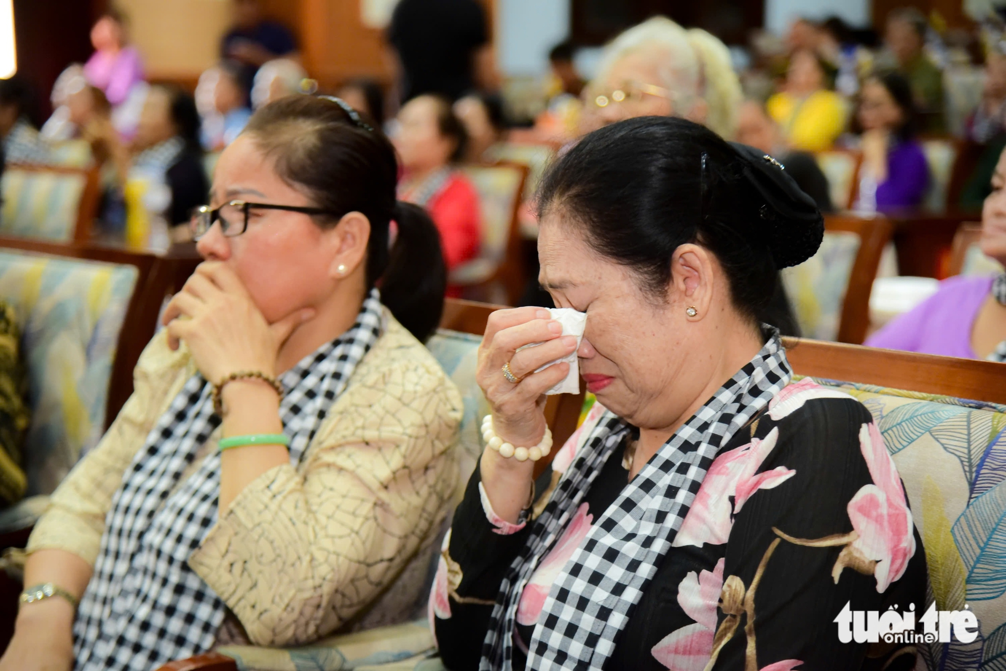 Những bức ảnh liệt sĩ ố màu thời gian sống lại, 'vui sao nước mắt lại trào' sau nhiều năm hoà bình - Ảnh 4.
