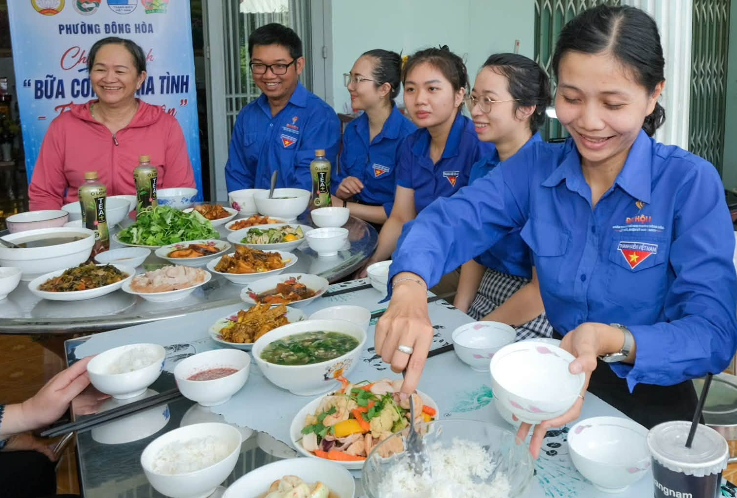 'Bữa cơm tri ân' để người trẻ hiểu hơn đạo lý 'Uống nước nhớ nguồn' nhân dịp 79 năm Ngày Thương binh – Liệt sĩ - Ảnh 1.