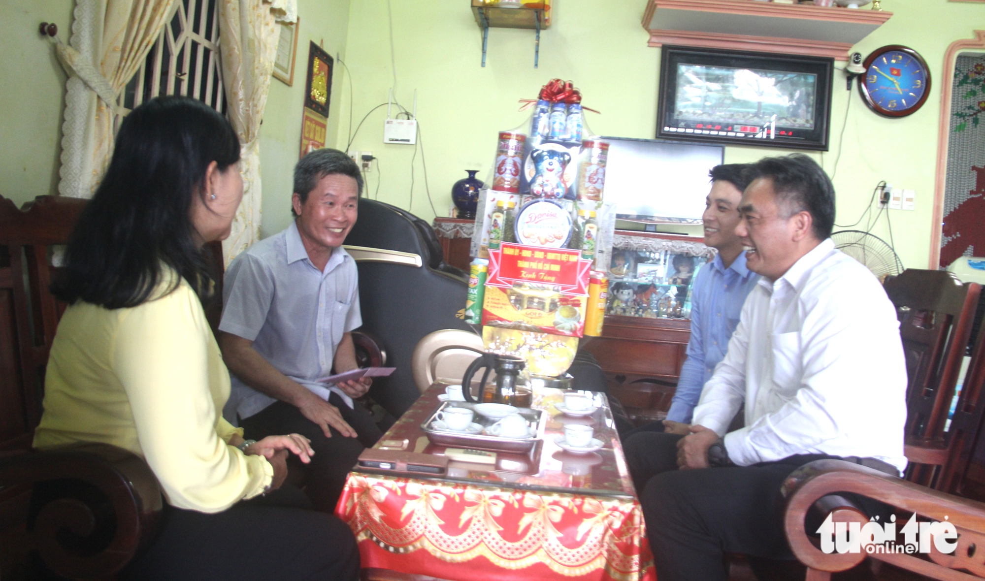Phó chủ tịch thường trực UBND TP.HCM Nguyễn Lộc Hà thăm thương binh tại Dĩ An, An Phú - Ảnh 2.