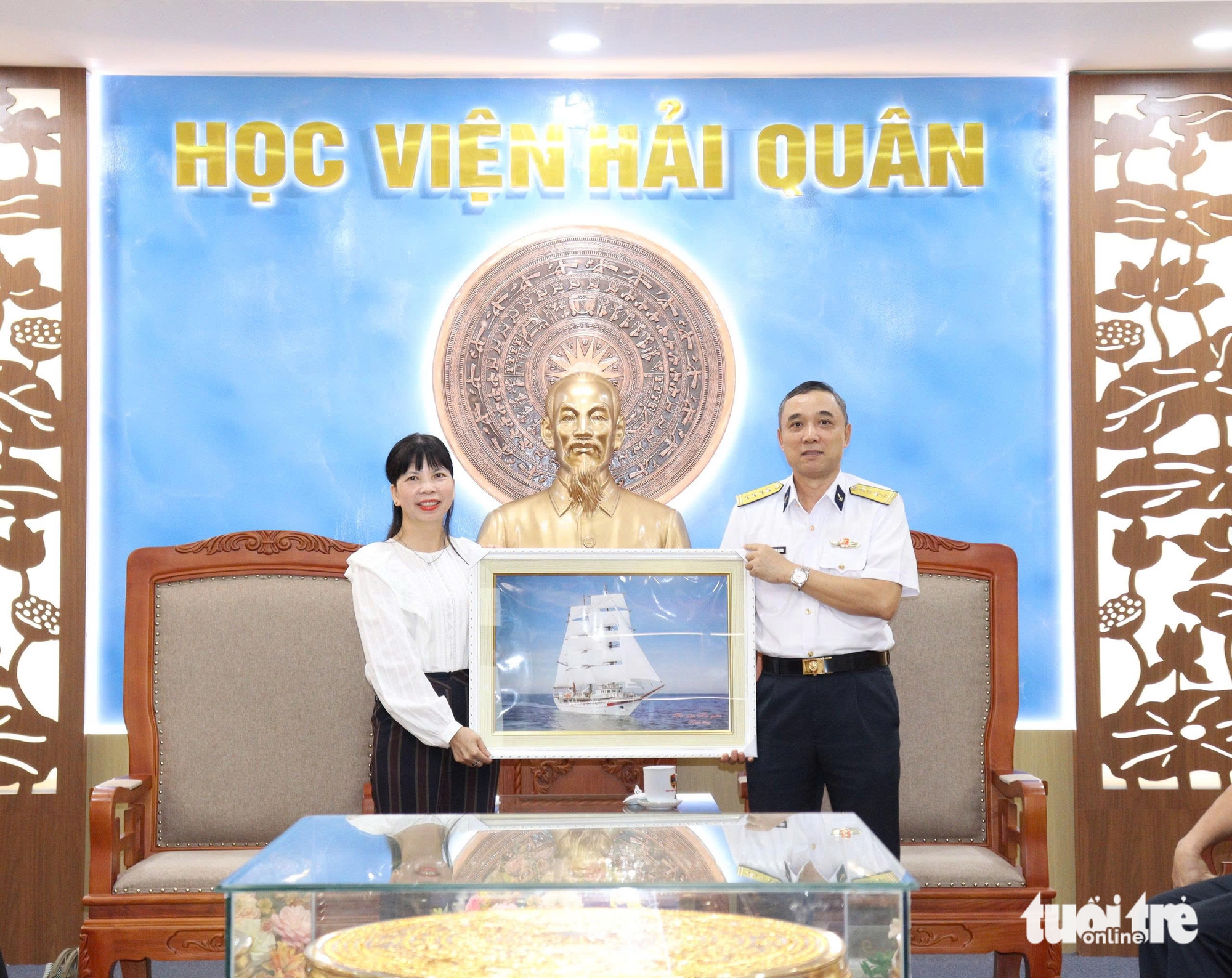 Kiều bào trẻ giao lưu với chiến sĩ, học viên Học viện Hải quân tại Nha Trang - Ảnh 1.