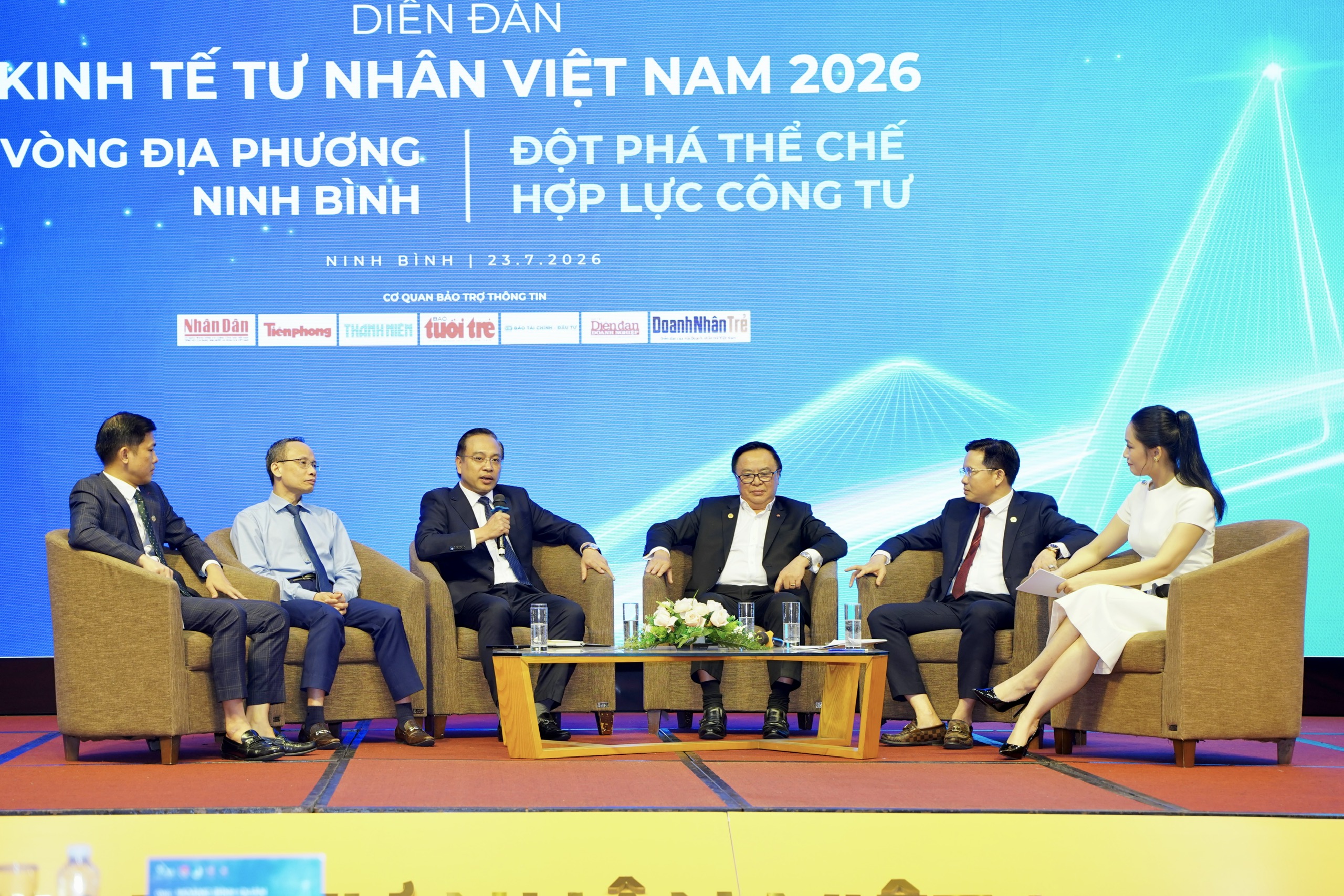 Phó chủ tịch tỉnh Ninh Bình: 'Doanh nghiệp tự tin lên, hội nhập quốc tế rồi, ngoại ngữ cũng phải giỏi' - Ảnh 1.
