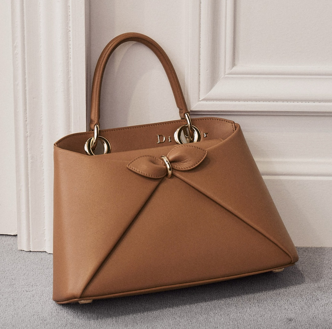 Sao nữ lăng xê túi nơ Dior Cigale - Ảnh 4.