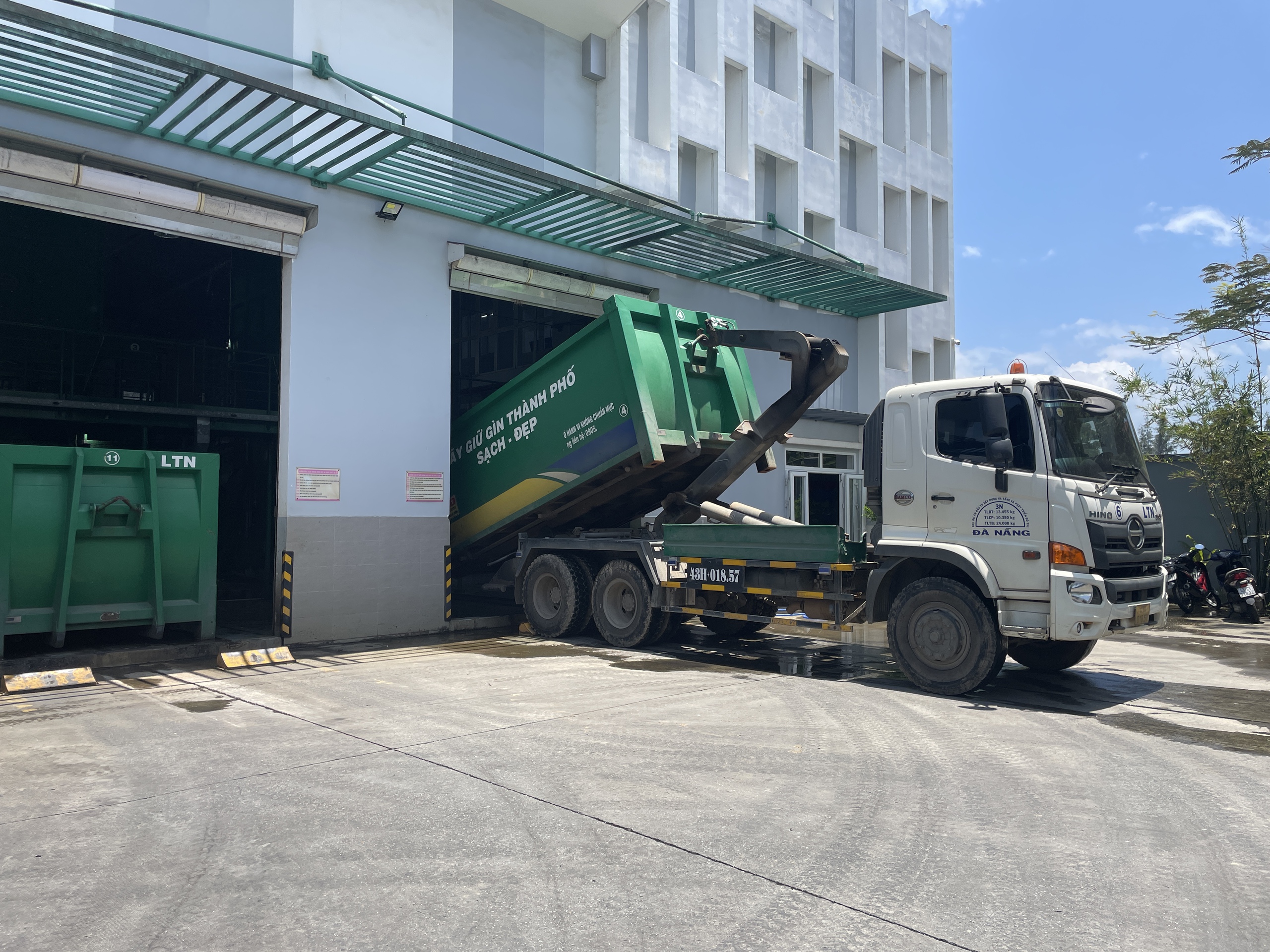 Dân Đà Nẵng bức xúc vì rác chậm thu gom, công ty môi trường đô thị nói gì? - Ảnh 3.