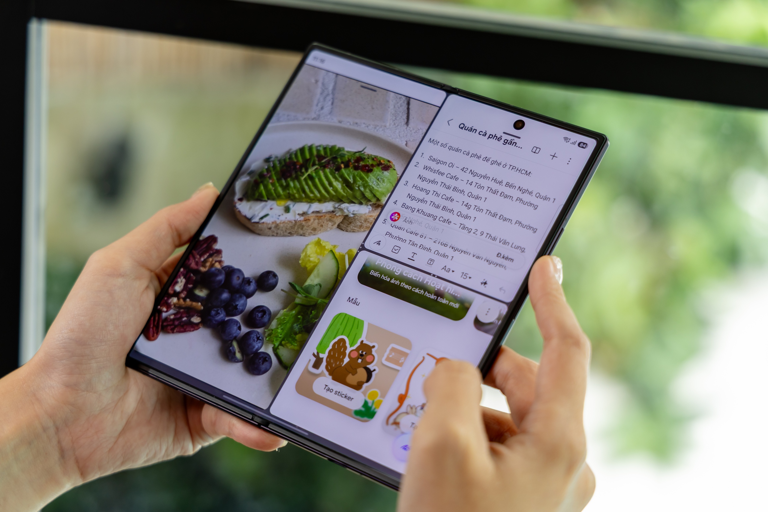 Samsung vừa ra mắt Galaxy Z series, nhà bán lẻ Việt đua mời đặt trước - Ảnh 1.